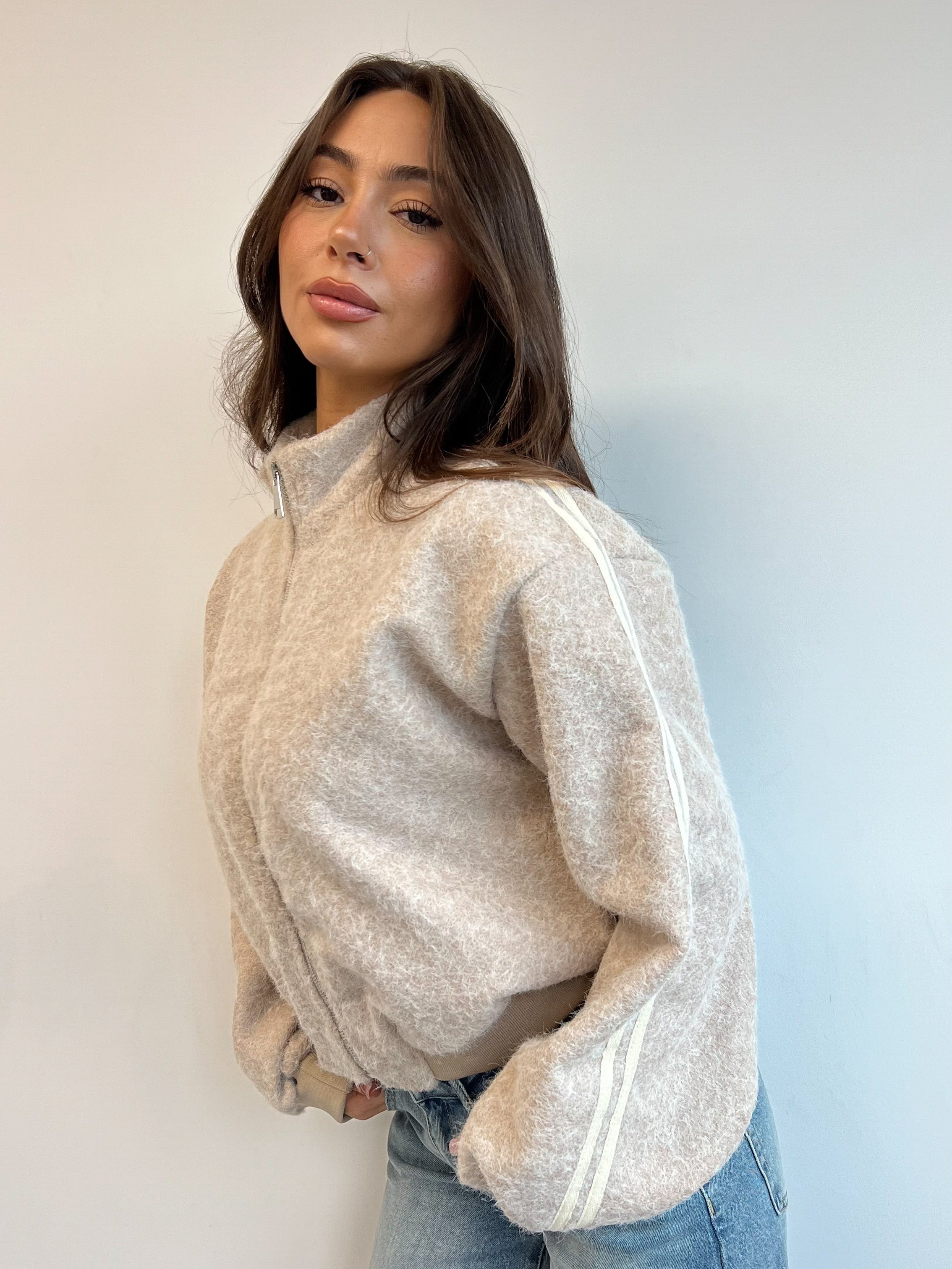 STRIPE FLUFFY BOMBER BEIGE