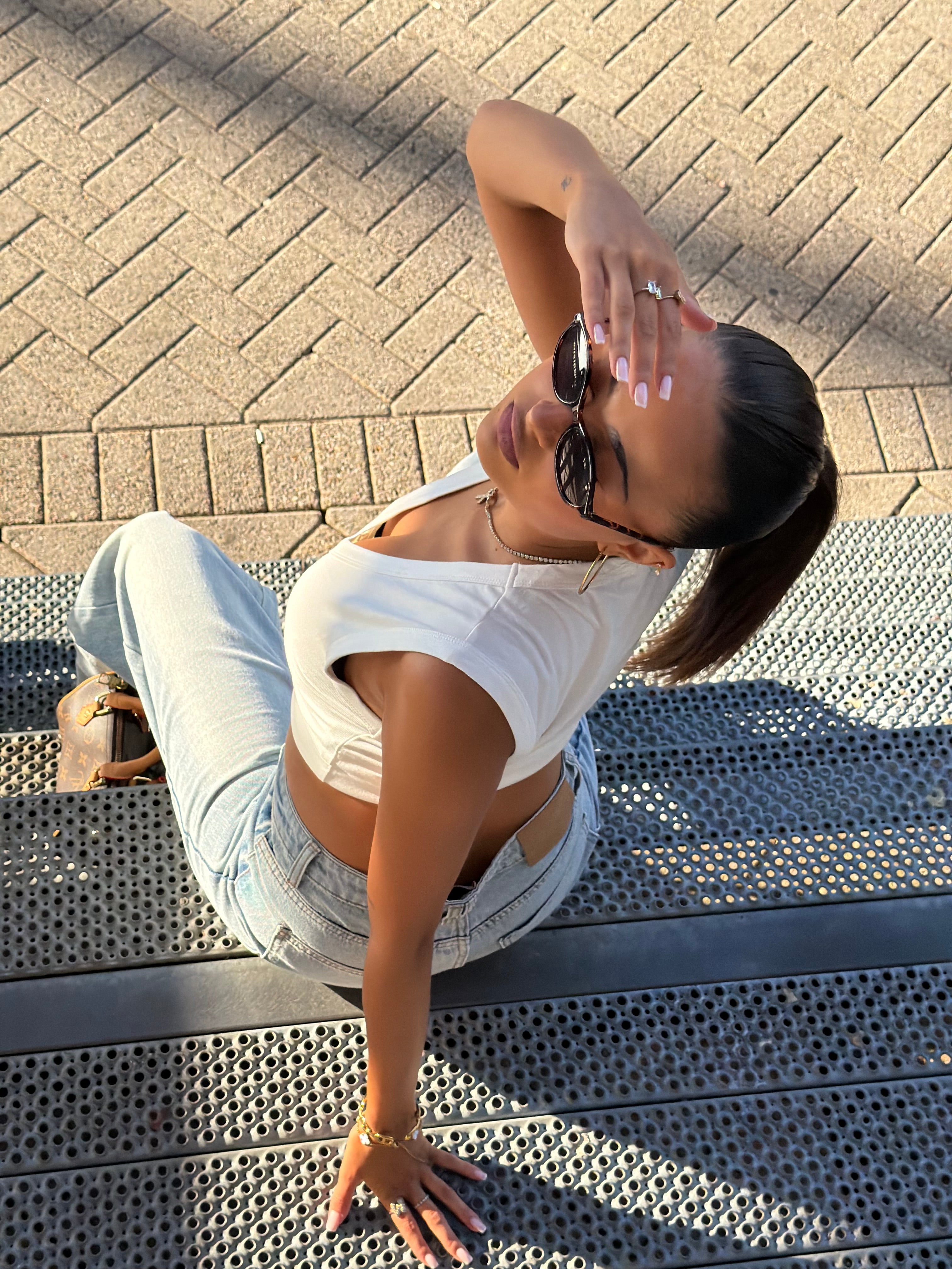 BUTTON UP JEANS