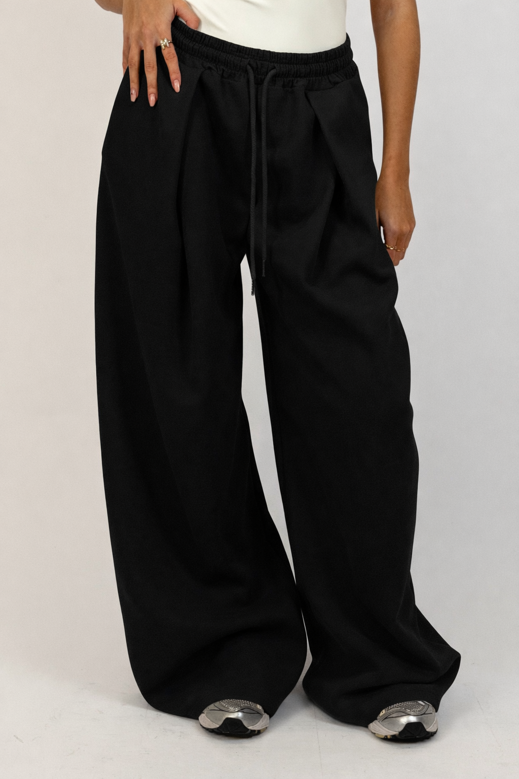 PLEATED JOGGER BLACK