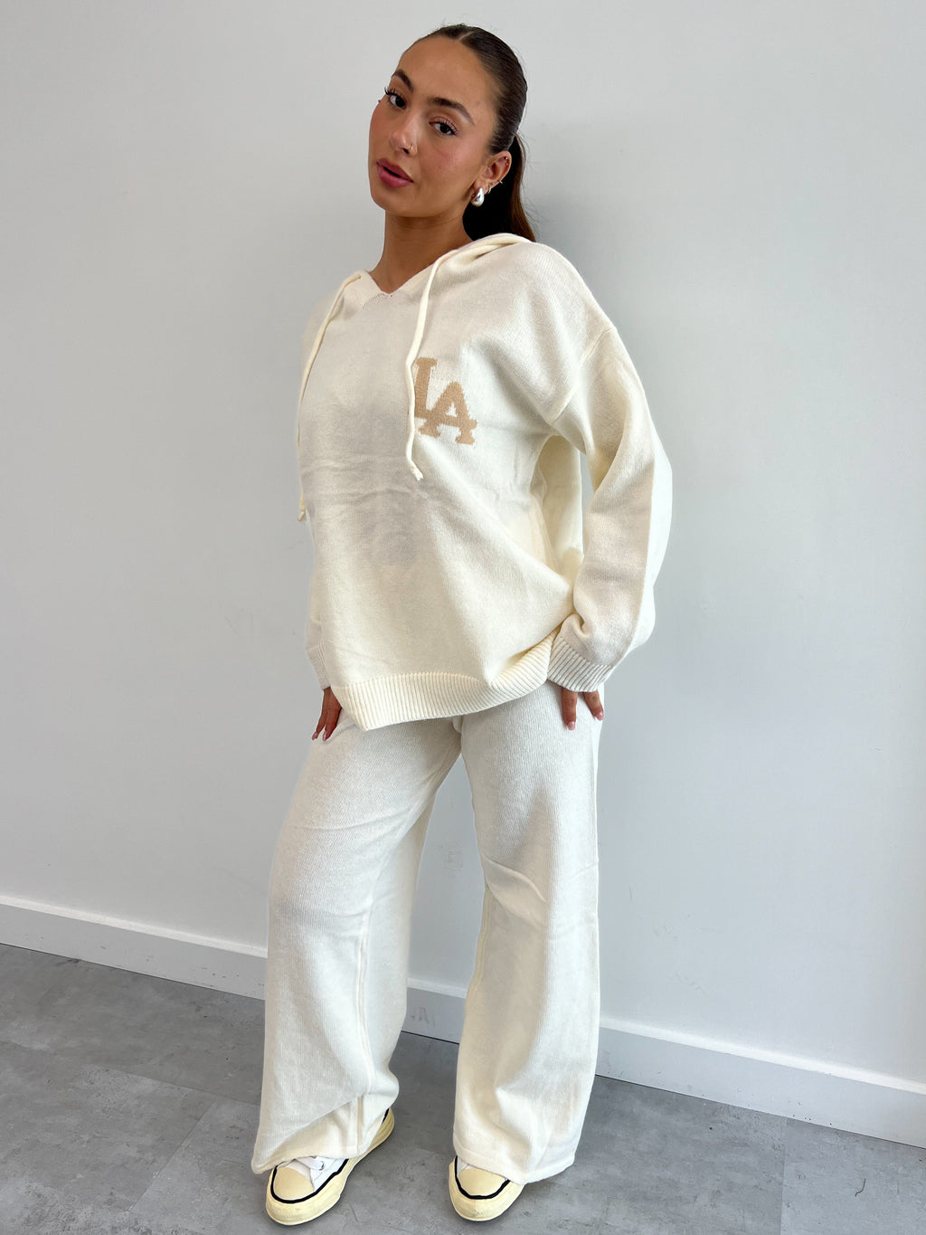 LA STRICK-HOODIE-TRAININGSANZUG BEIGE