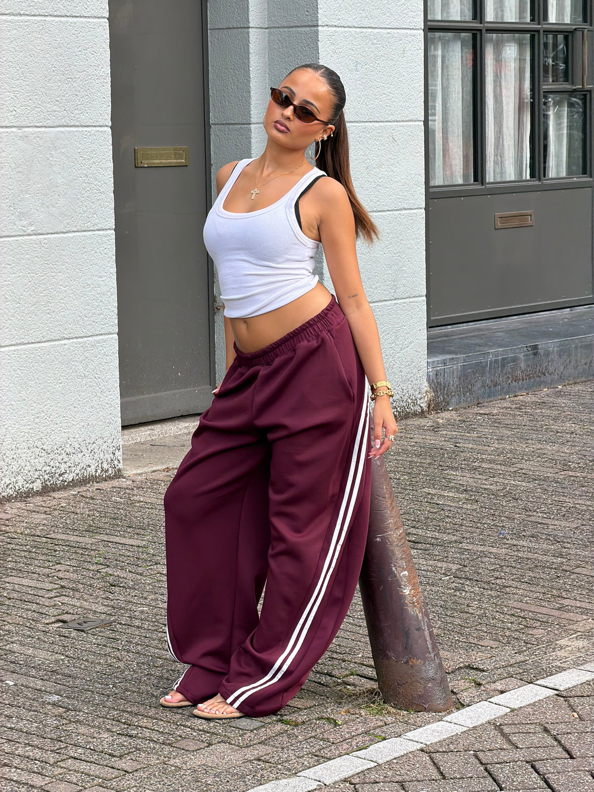 BAGGY STRIPED JOGGER BORDEAUX