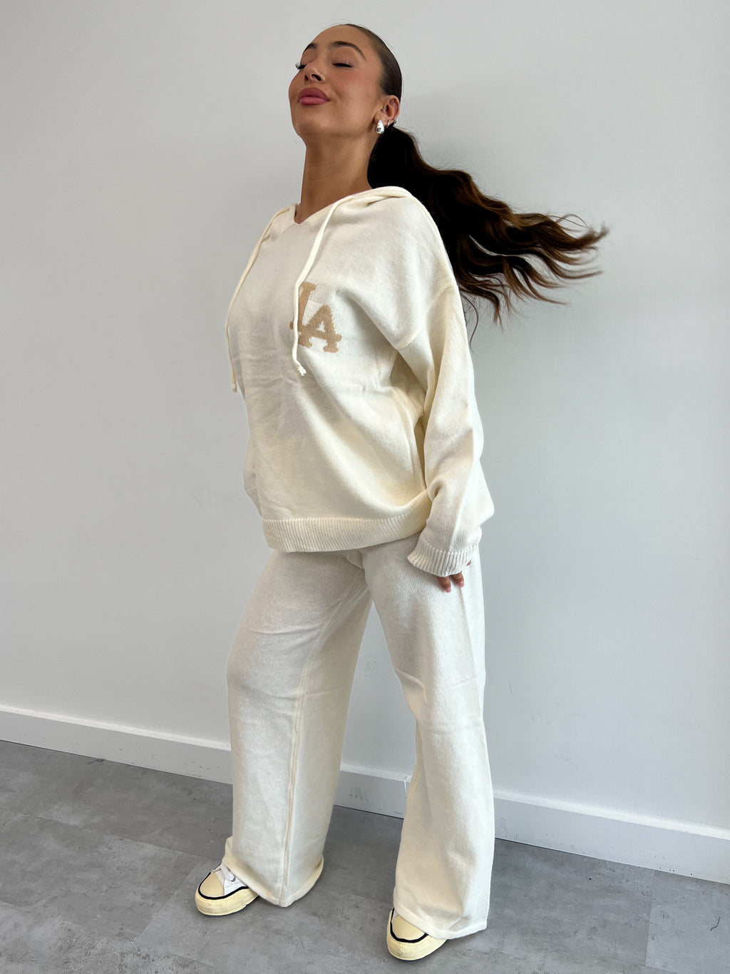 LA STRICK-HOODIE-TRAININGSANZUG BEIGE