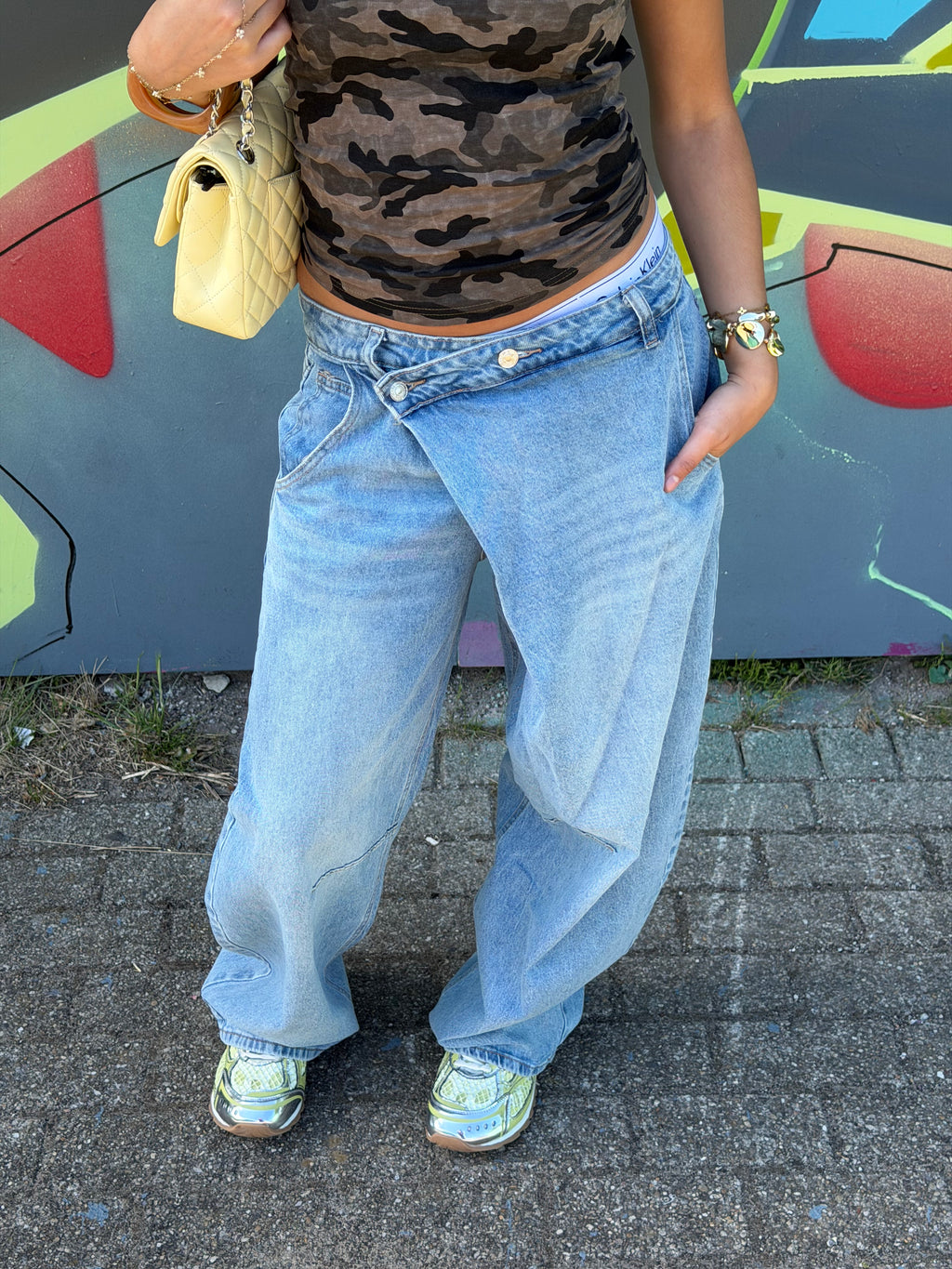 ASYMMETRIC BALLOON JEANS