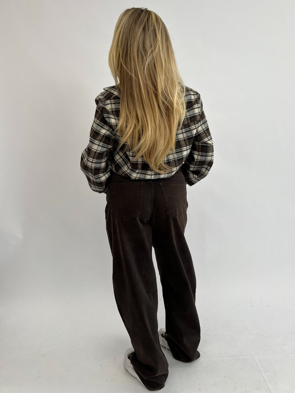 DEEP BROWN STRETCH BARREL JEANS