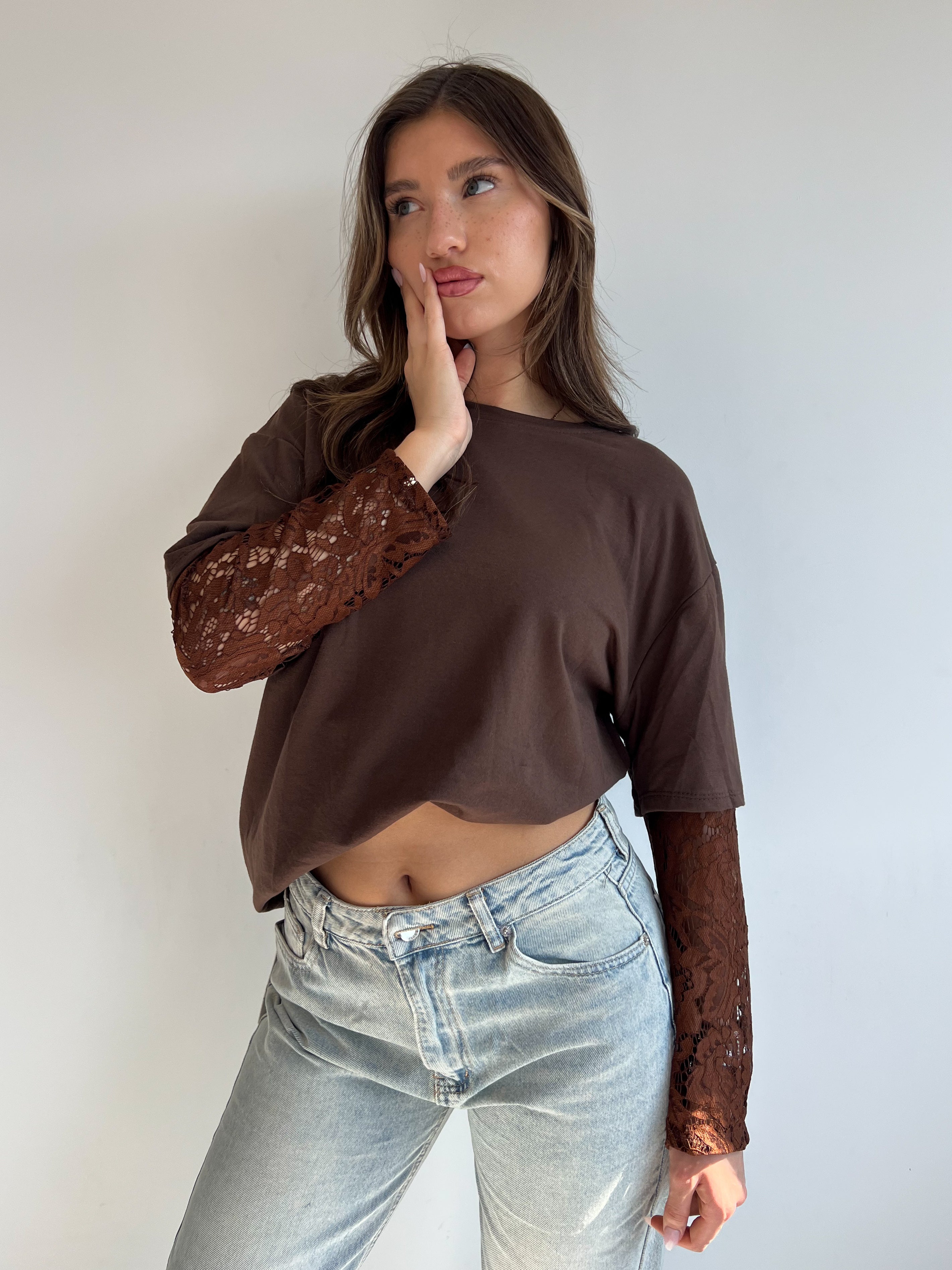 OVERSIZED LACE SLEEVE TEE CHOCO