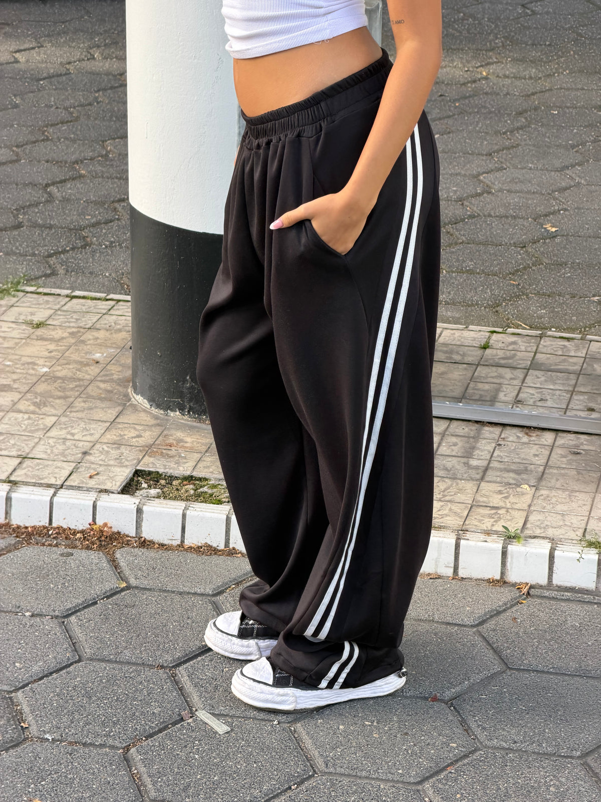 BAGGY STRIPED JOGGER BLACK/WHITE