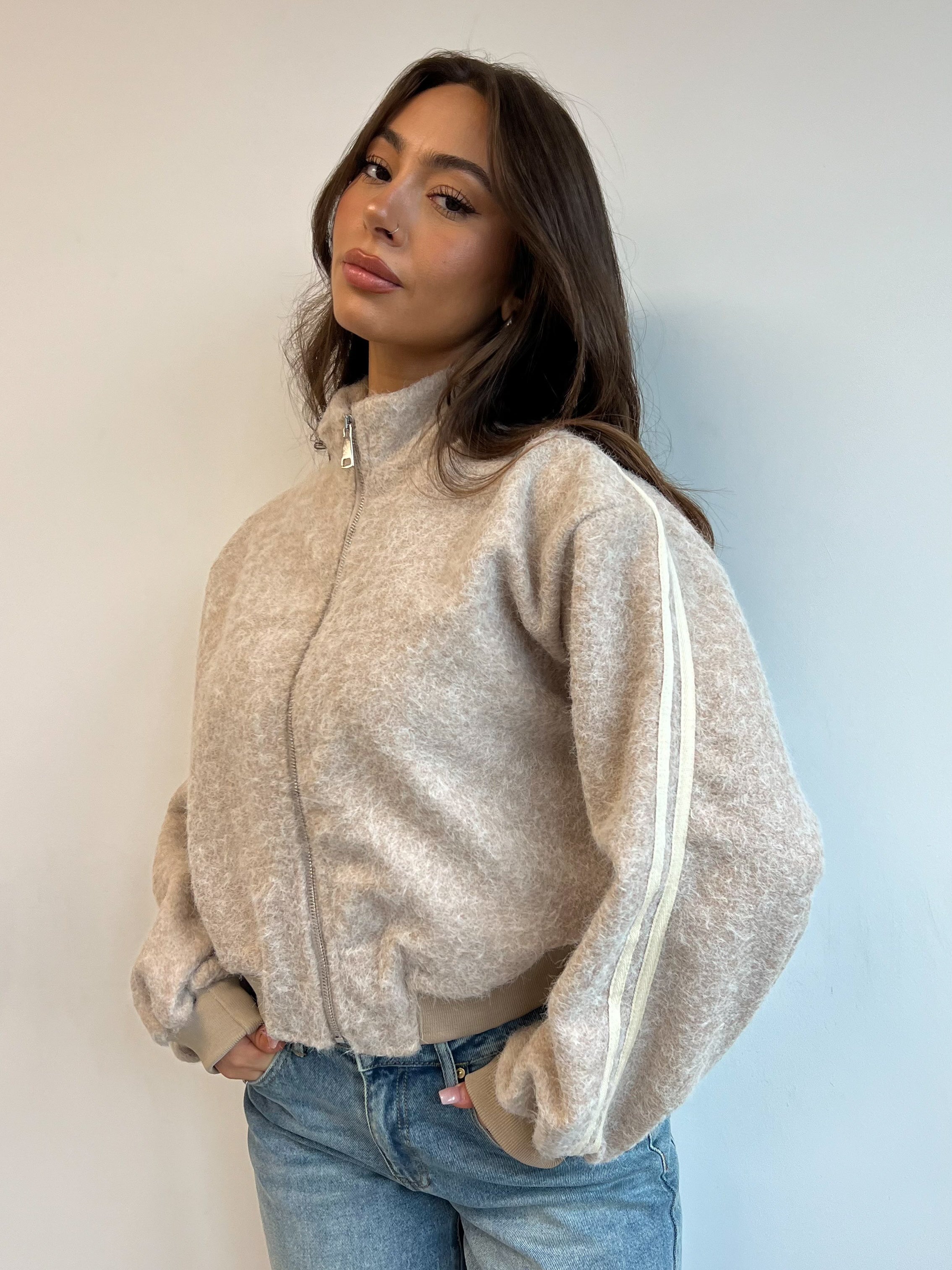 STRIPE FLUFFY BOMBER BEIGE