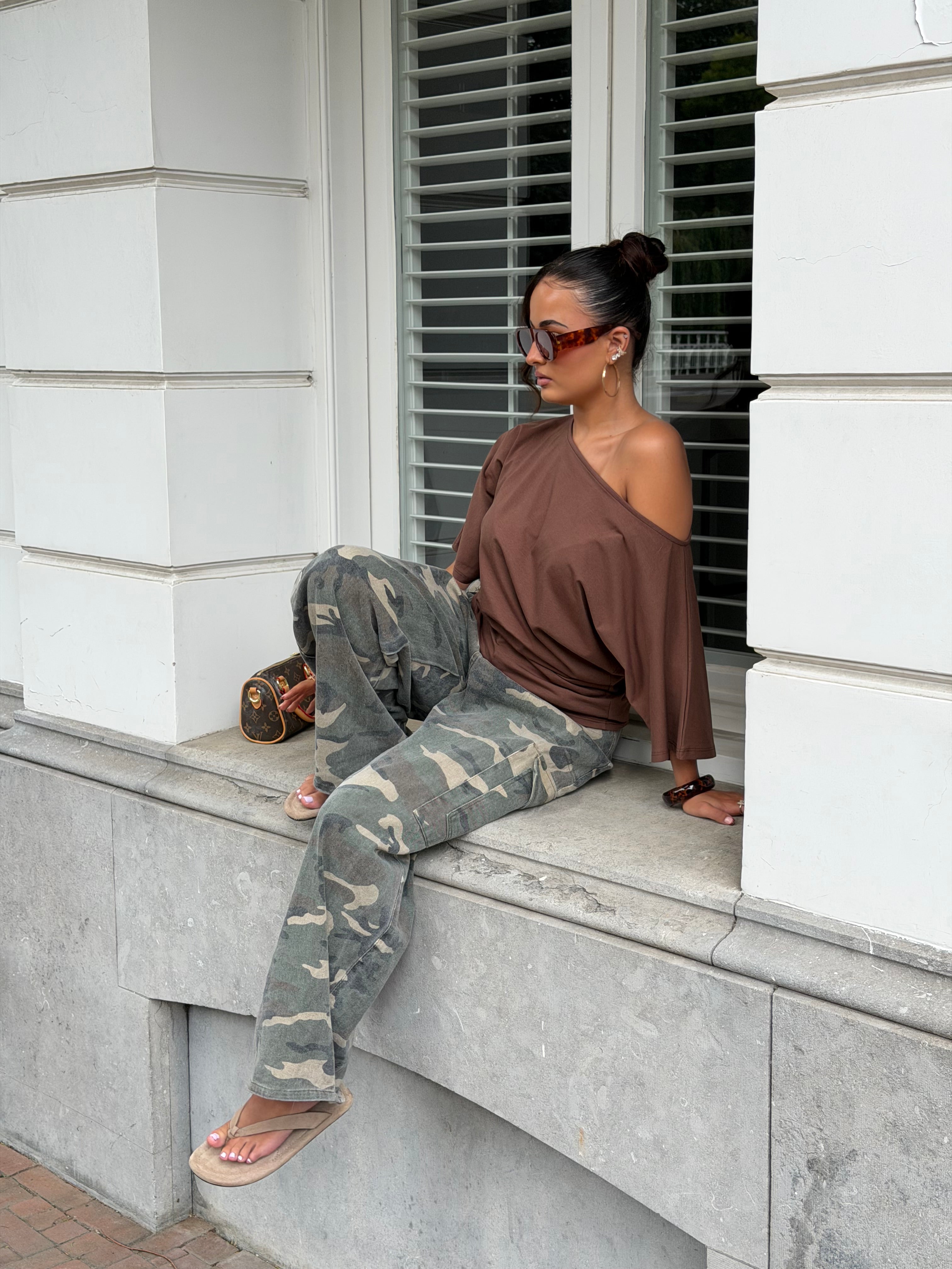 FLOWY TEE BROWN
