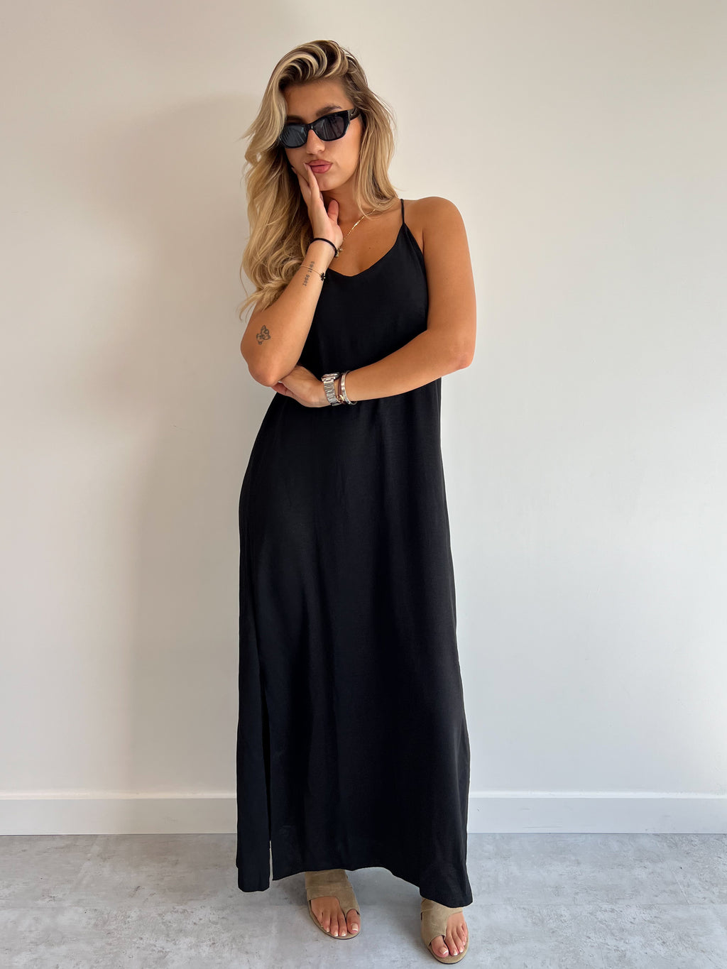 FLOWY OPEN BACK DRESS BLACK