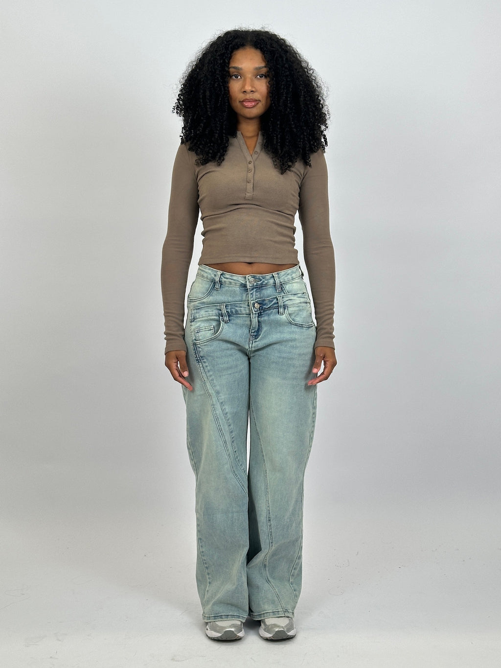 BELLA BUTTON RIBBED TOP TAUPE/BROWN