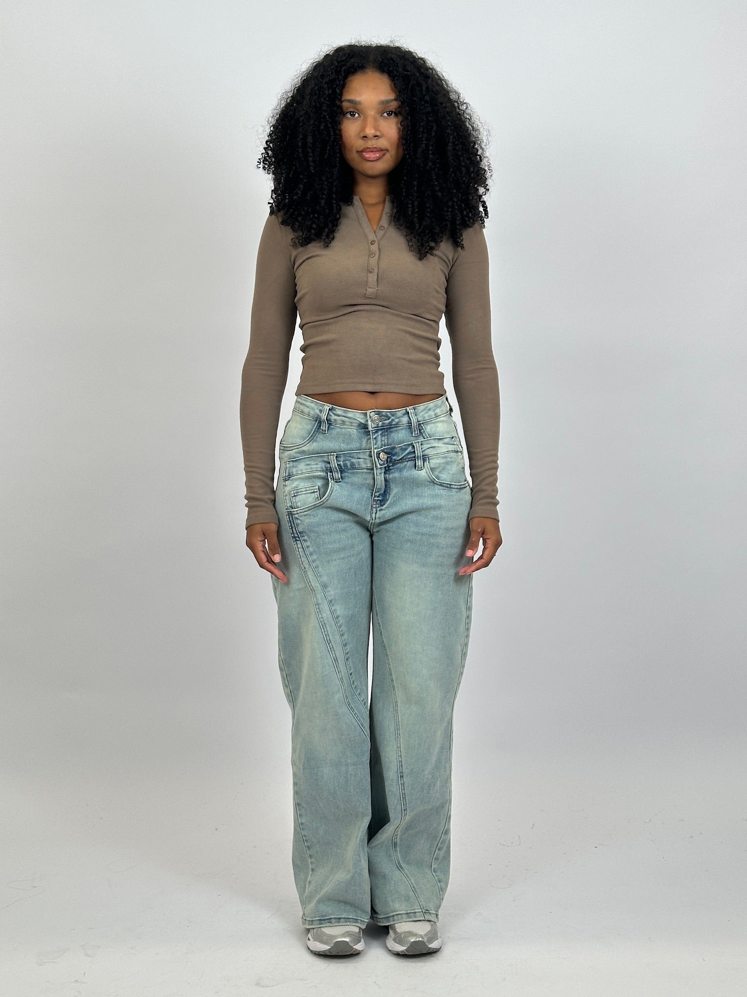 BELLA BUTTON RIBBED TOP TAUPE/BROWN