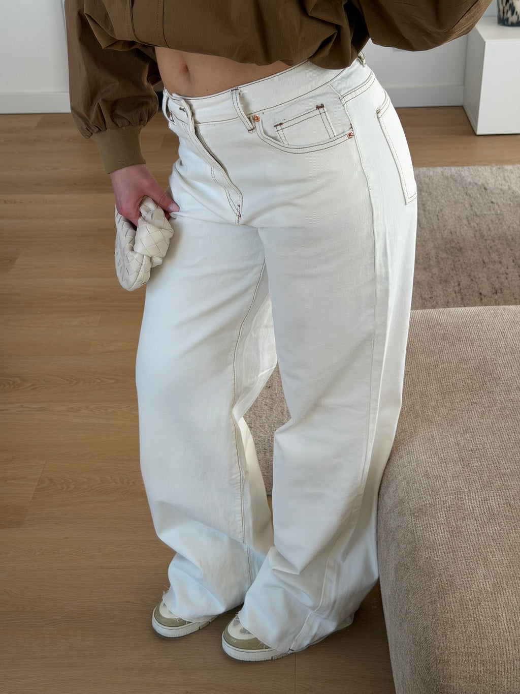 CREAM TALL JEANS BROWN STITCH