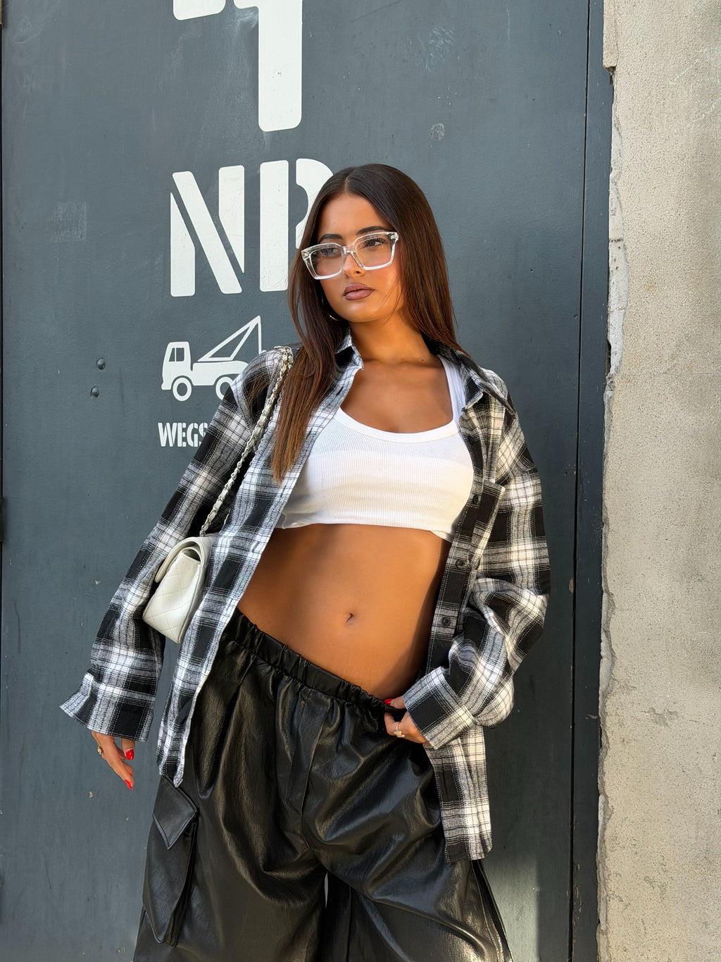 FLANNEL BLACK