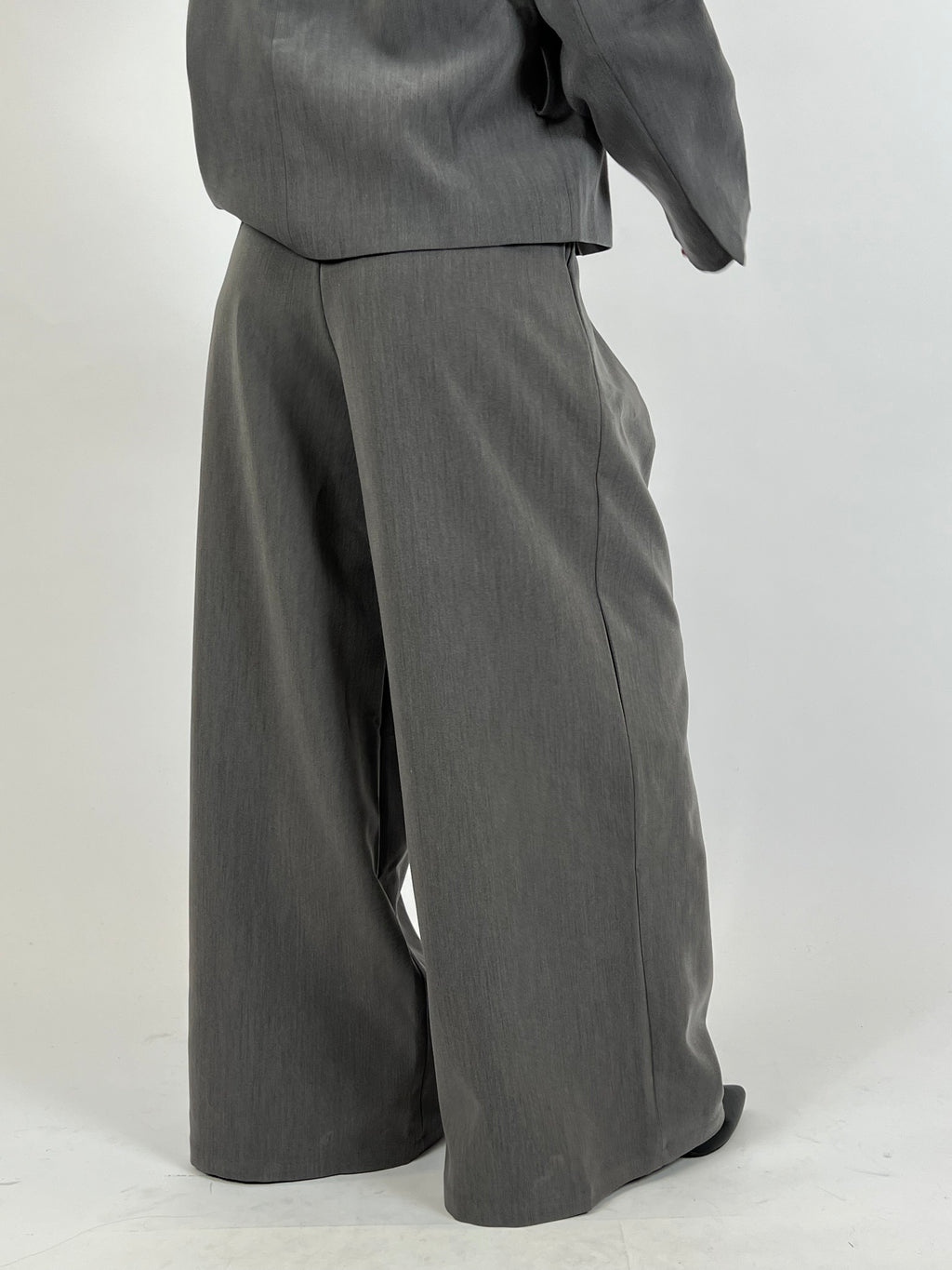 PREMIUM OVERLAP PANTALON GREY