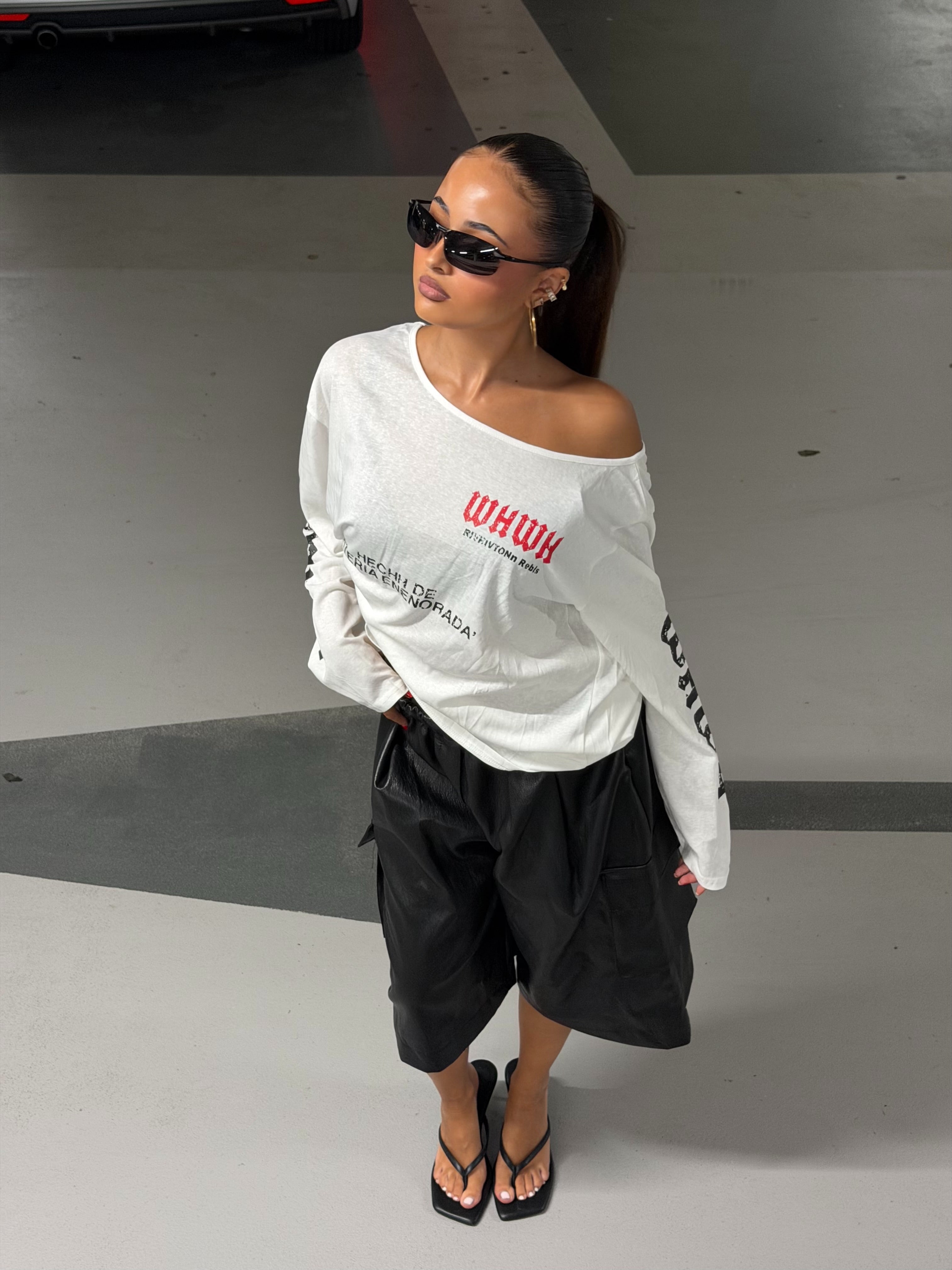 WHITE OFFSHOULDER LONGSLEEVE