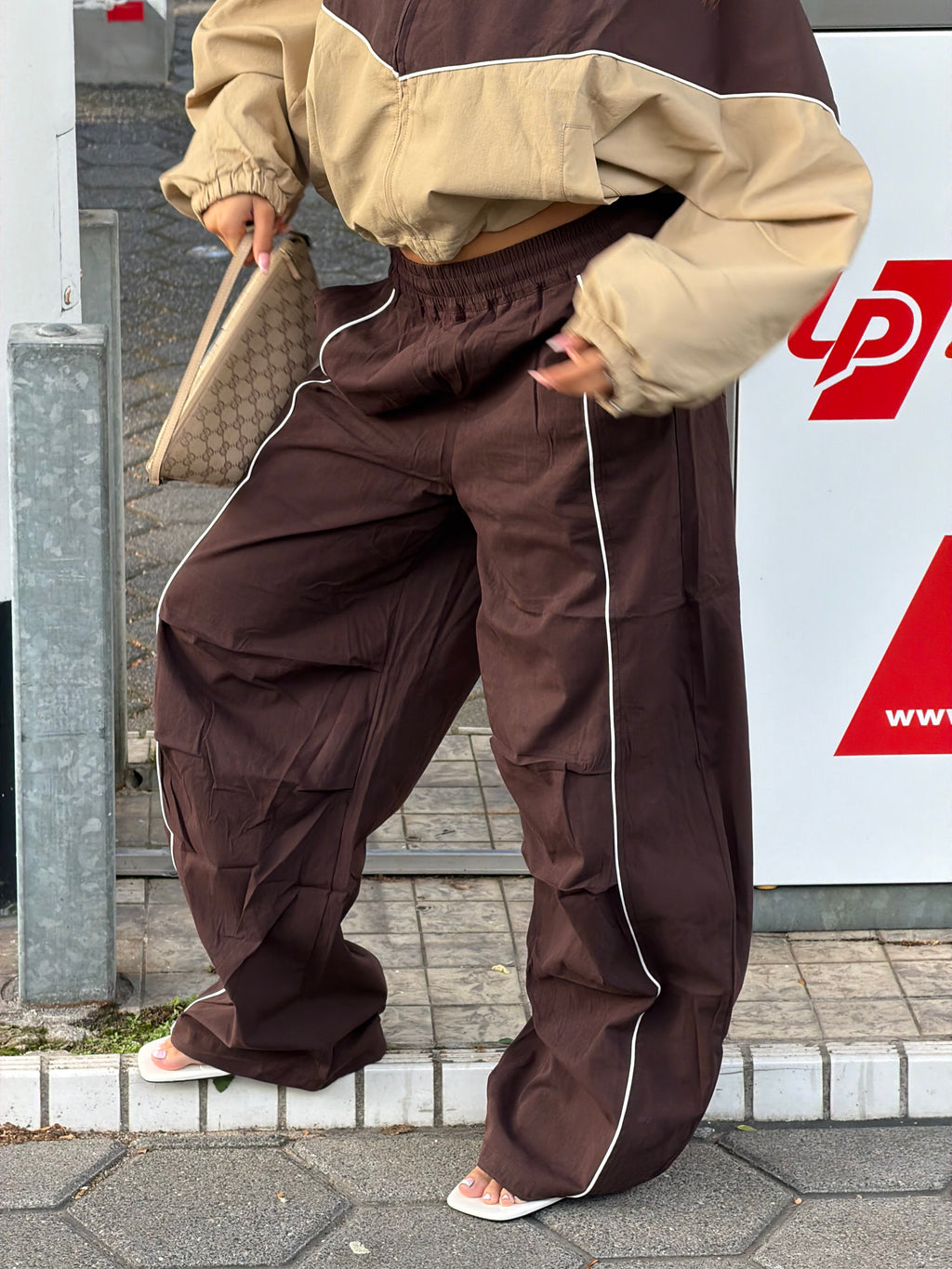 THE WINDBREAKER PANTS CHOCO