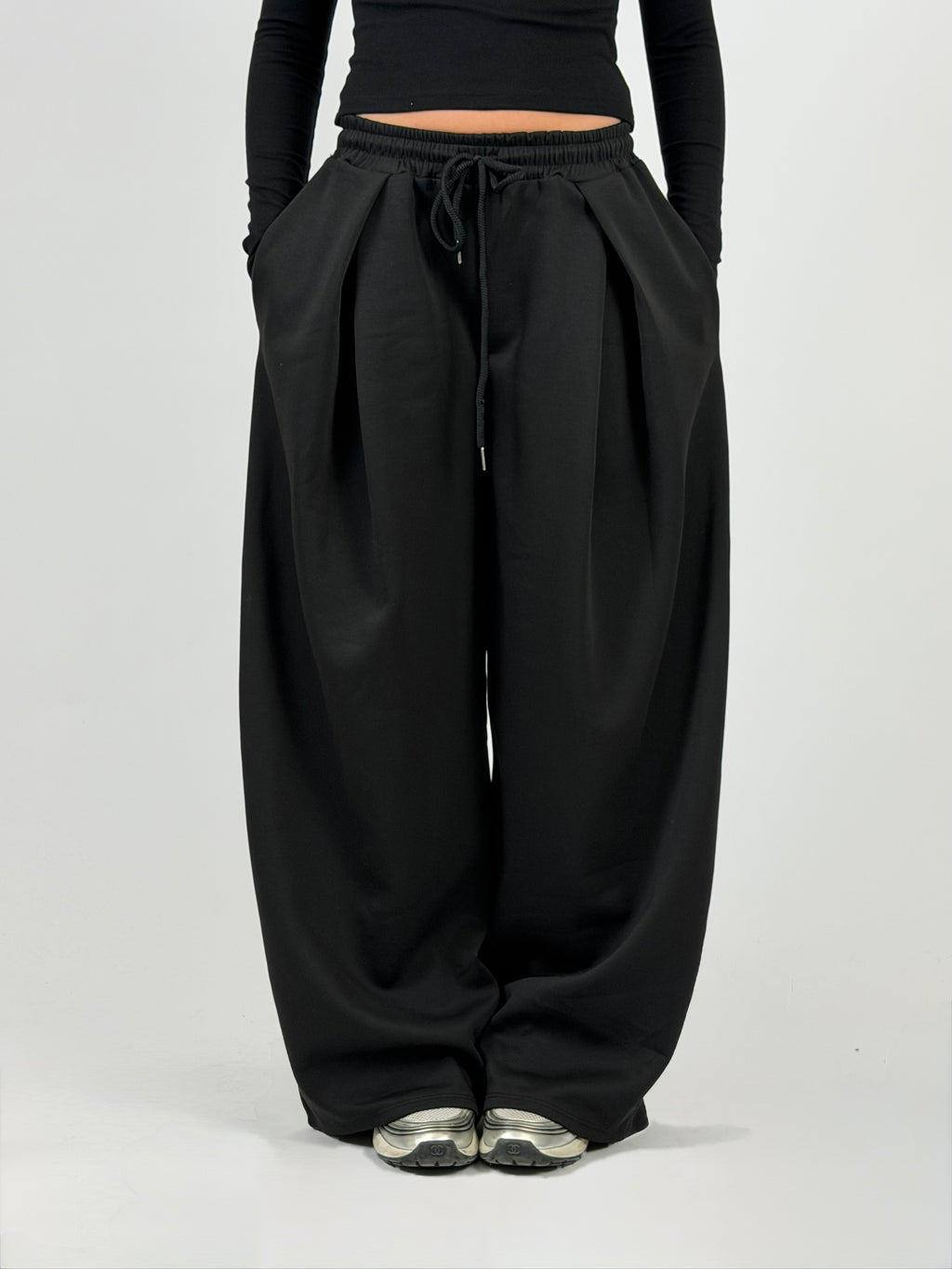 PLEATED JOGGER BLACK