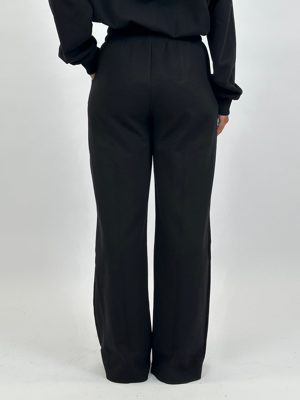 MUSTHAVE STRAIGHT JOGGER BLACK (TALL)