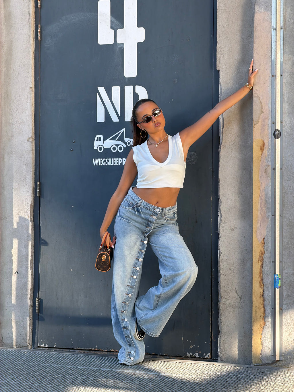 BUTTON UP JEANS