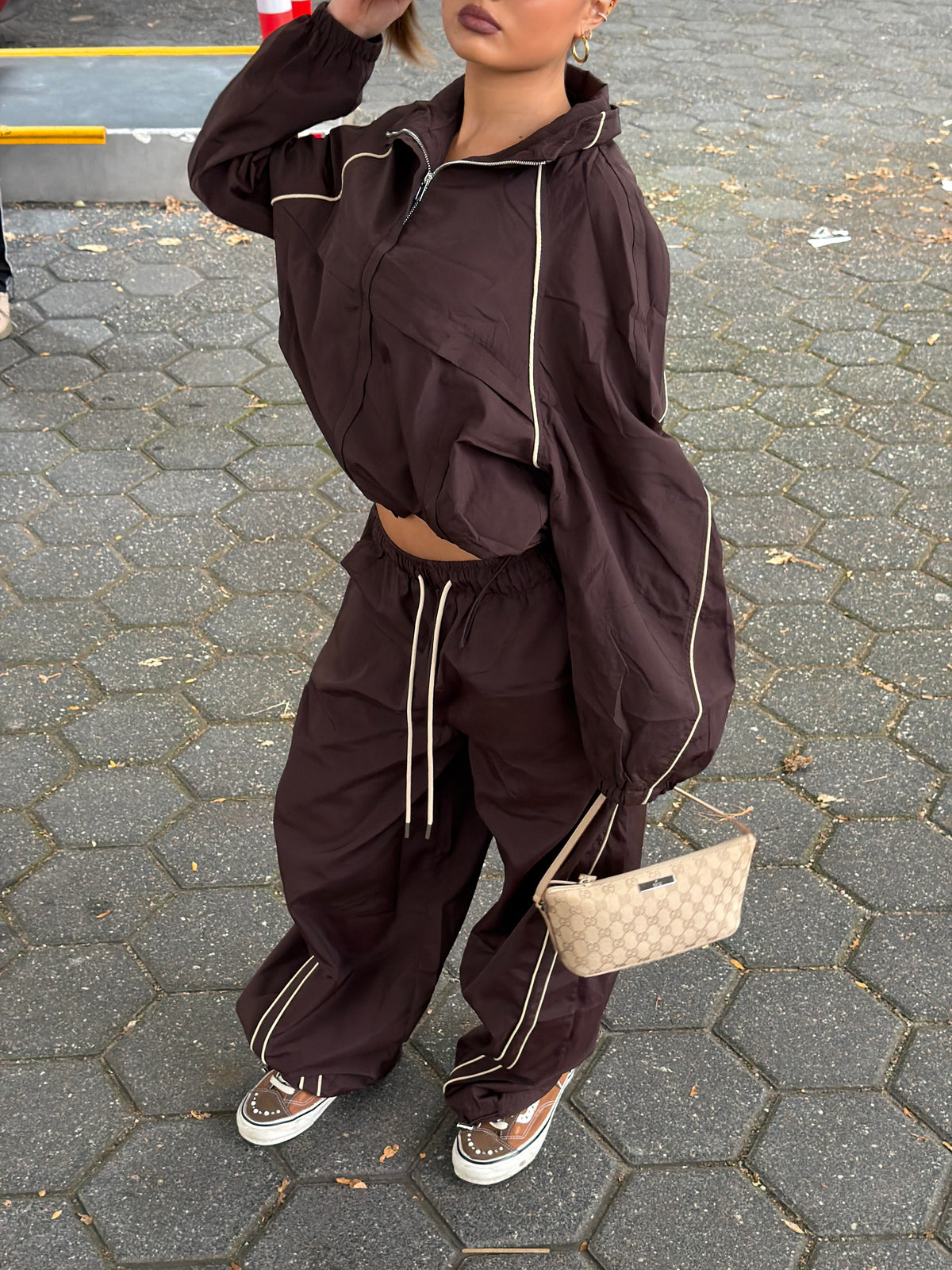 MANOU WINDBREAKER SUIT BROWN