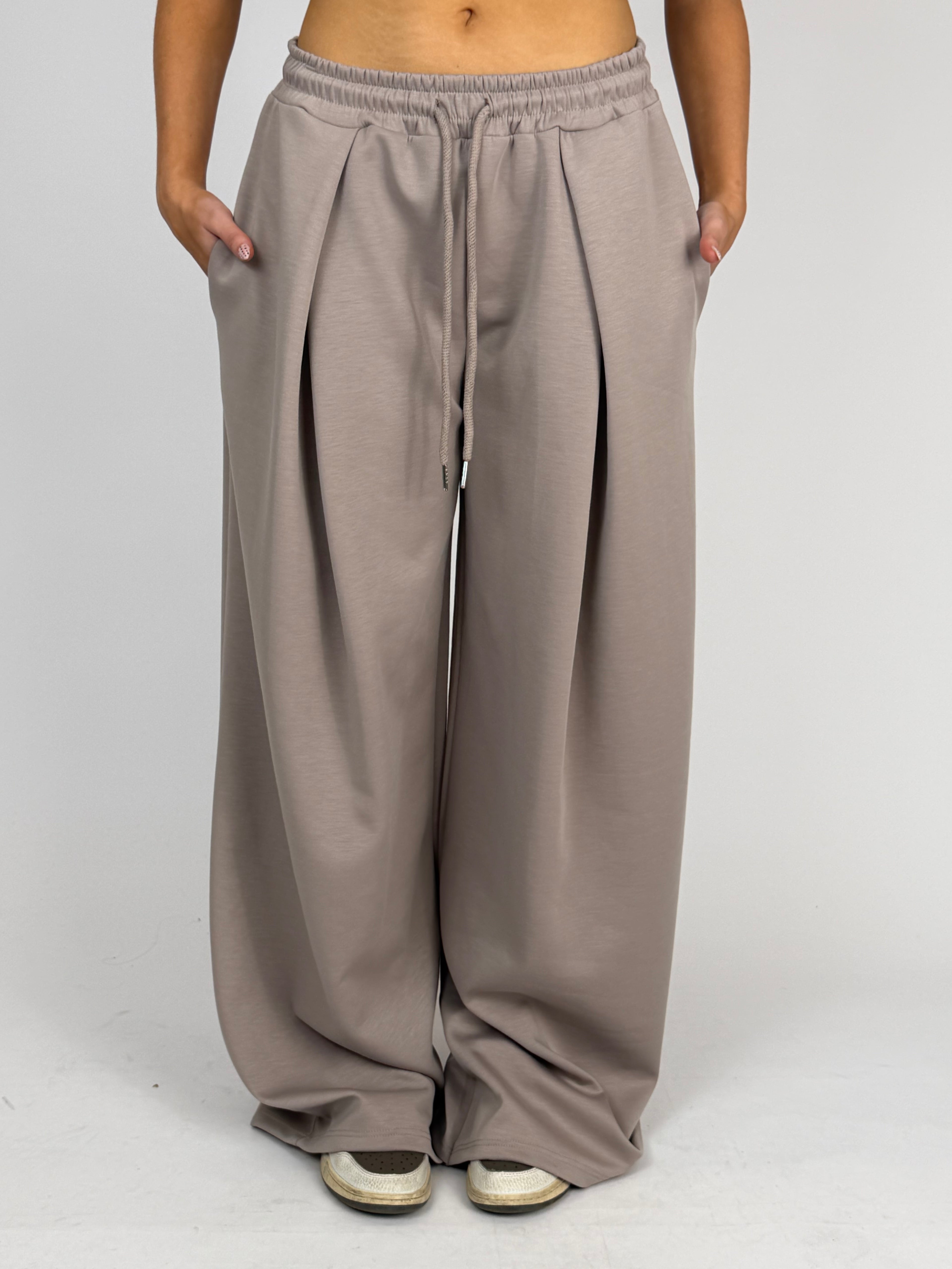 PLEATED JOGGER TAUPE