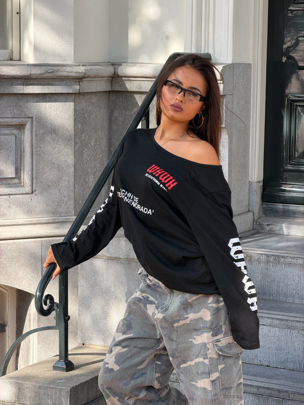 BLACK OFFSHOULDER LONGSLEEVE