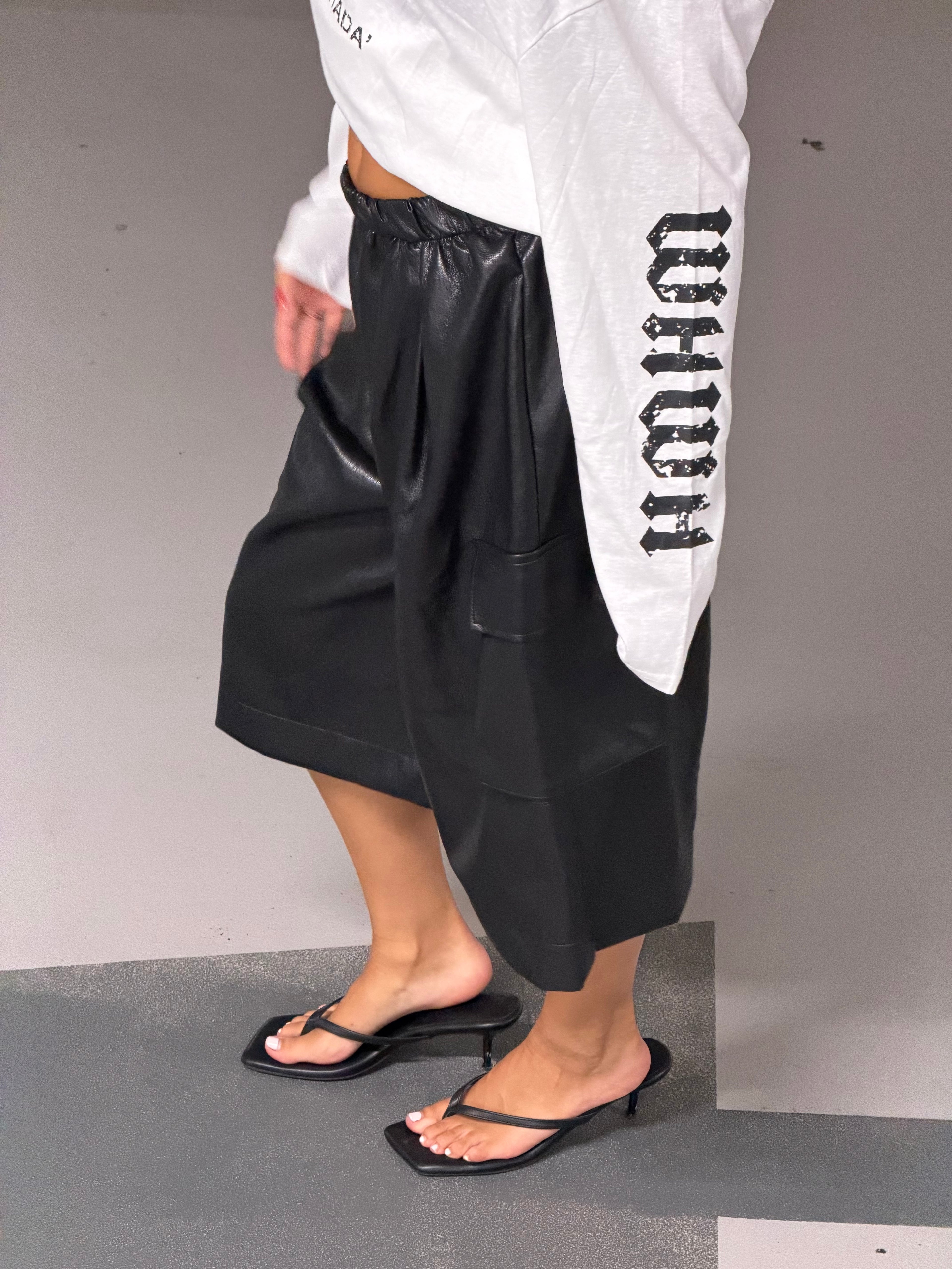 LEATHER JORT BLACK