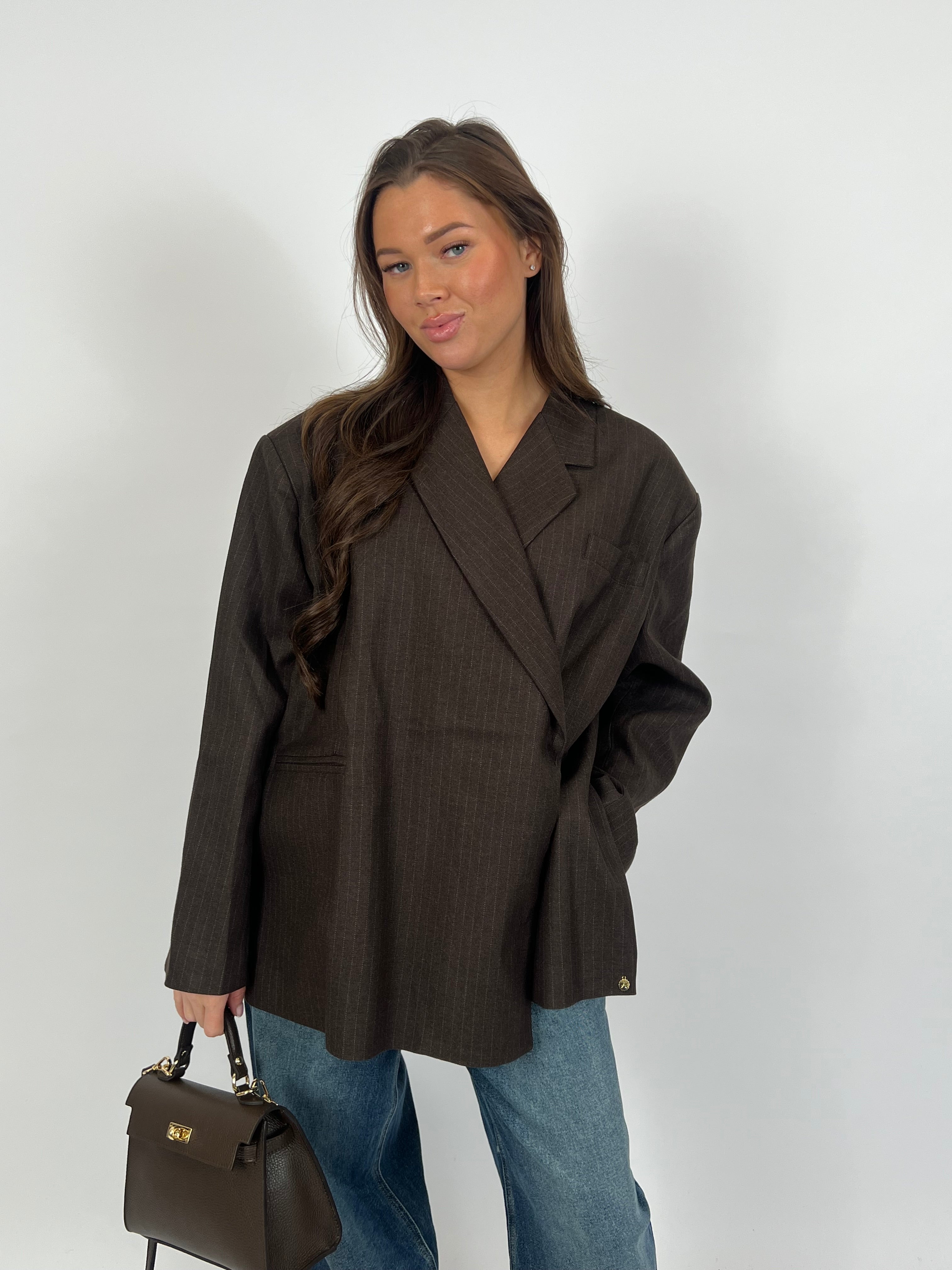 OVERSIZED PINSTRIPE DAD BLAZER CHOCO
