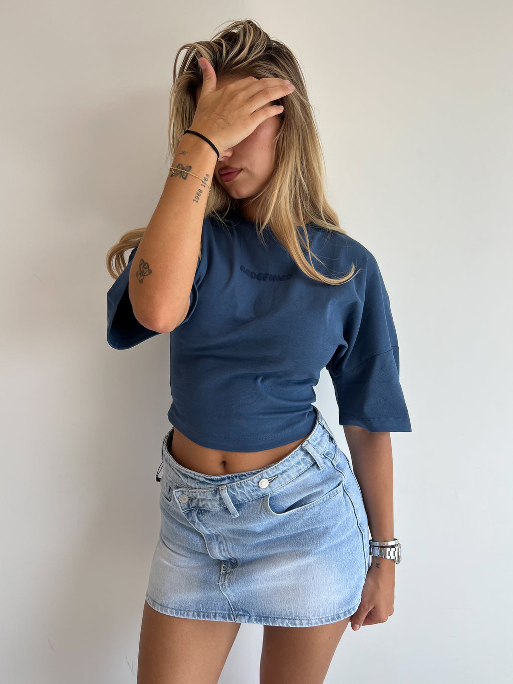 CROSS WAIST DENIM SKORT LIGHT BLUE