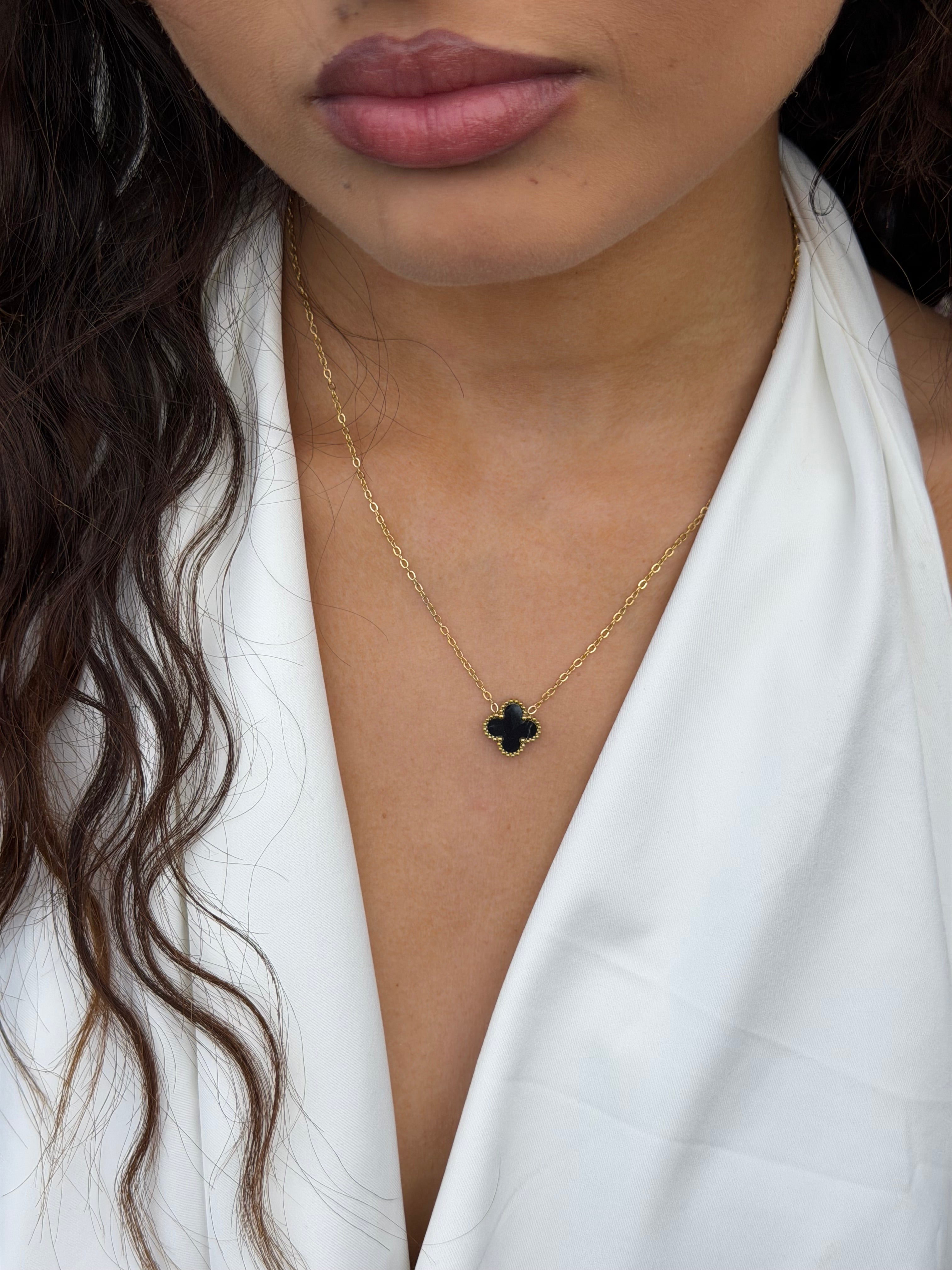 CLOVER NECKLACE BLACK