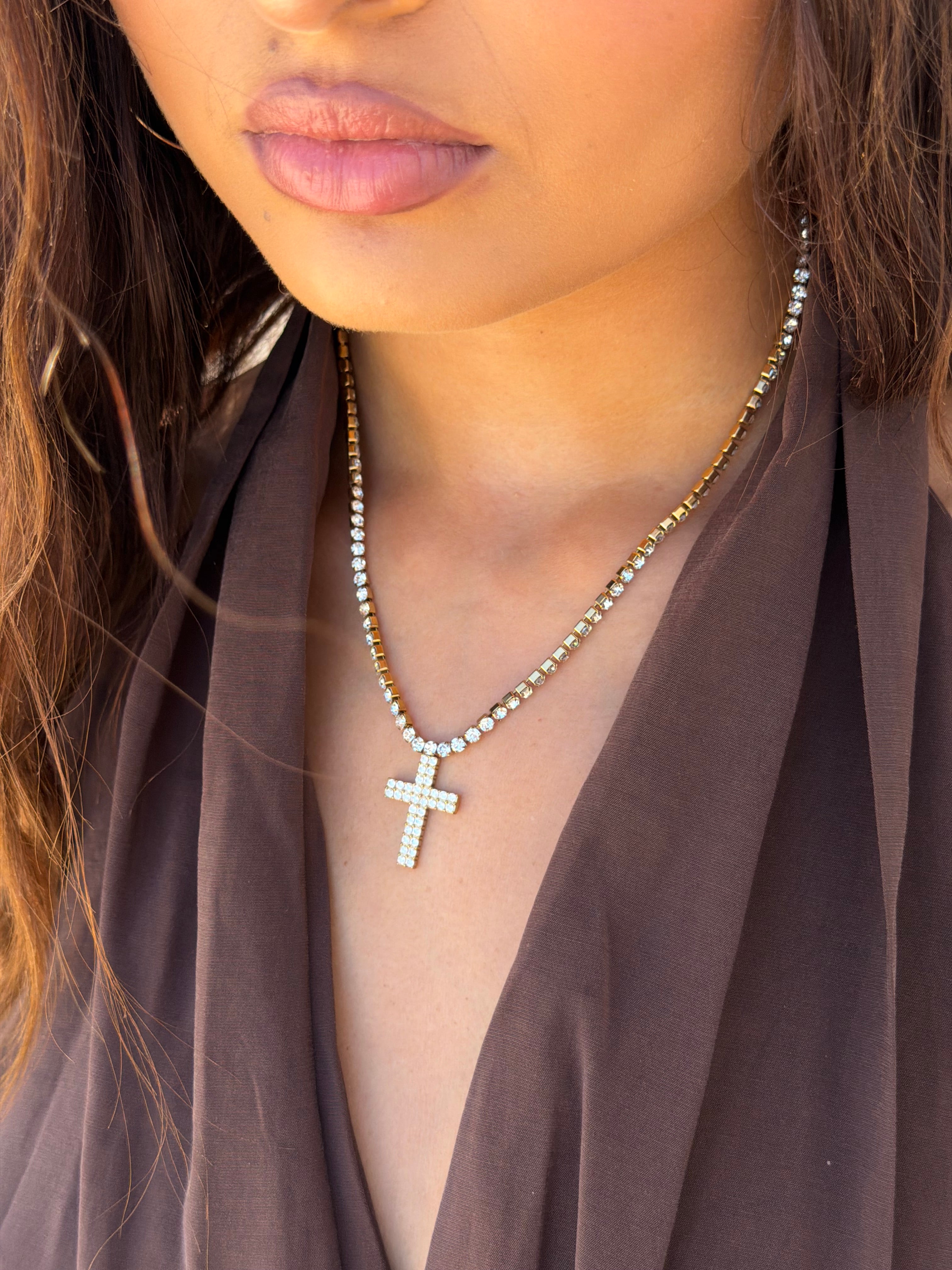 CHUNKY CROSS NECKLACE