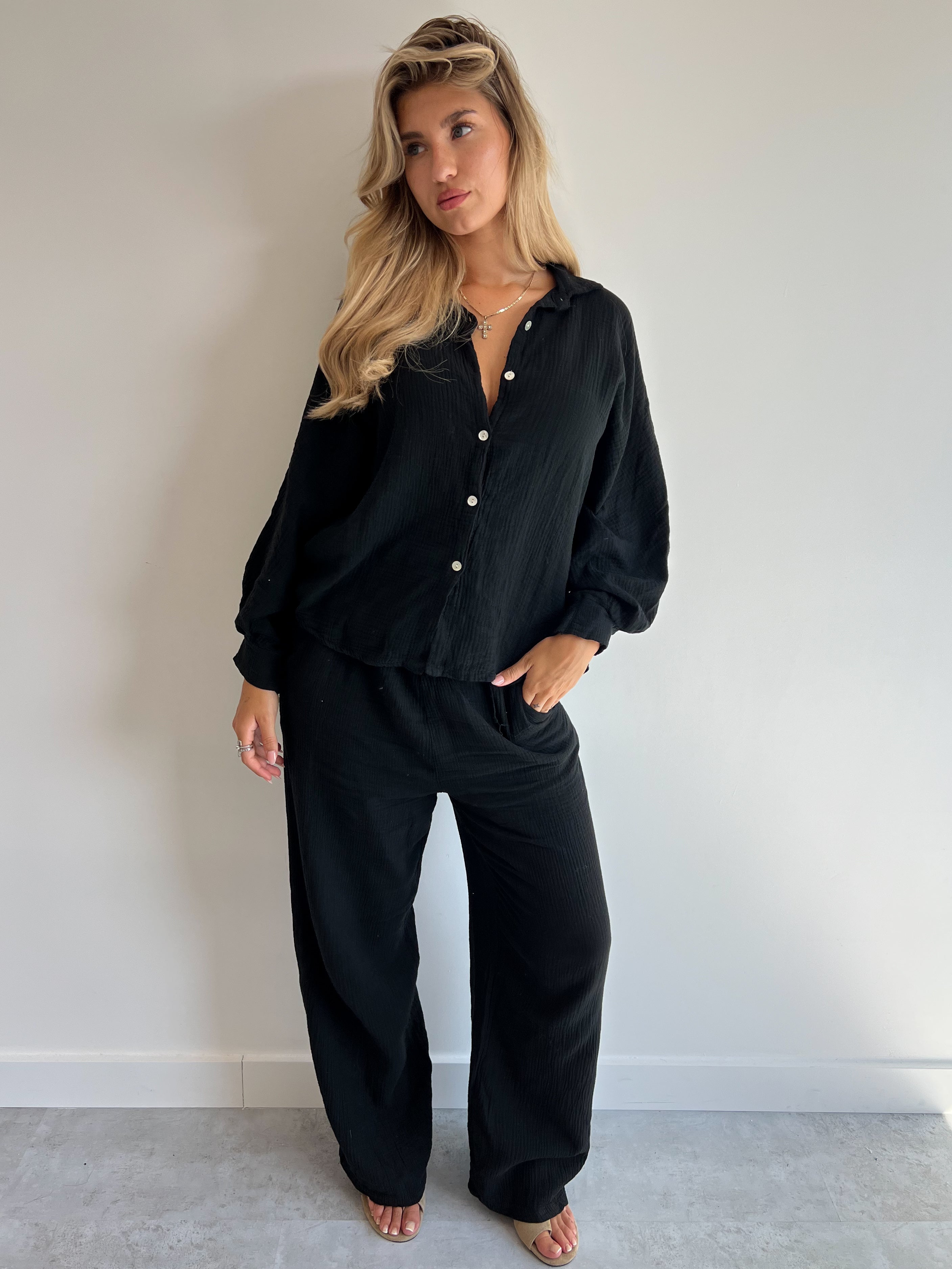 MUSTHAVE LINEN SET BLACK