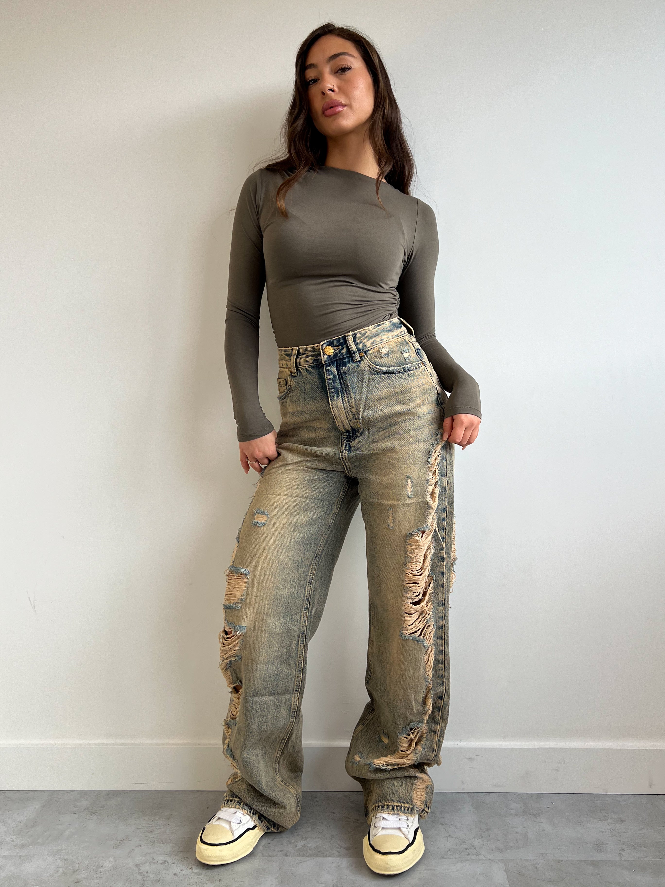 ALL OVER DISTRESSED JEANS 2.0