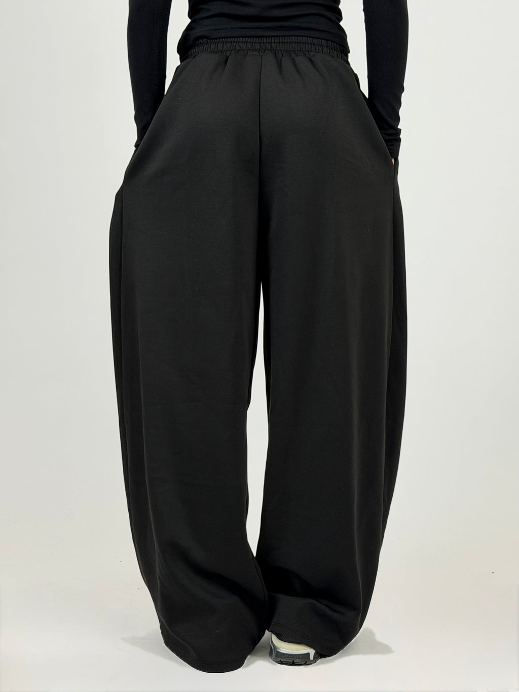 PLEATED JOGGER BLACK