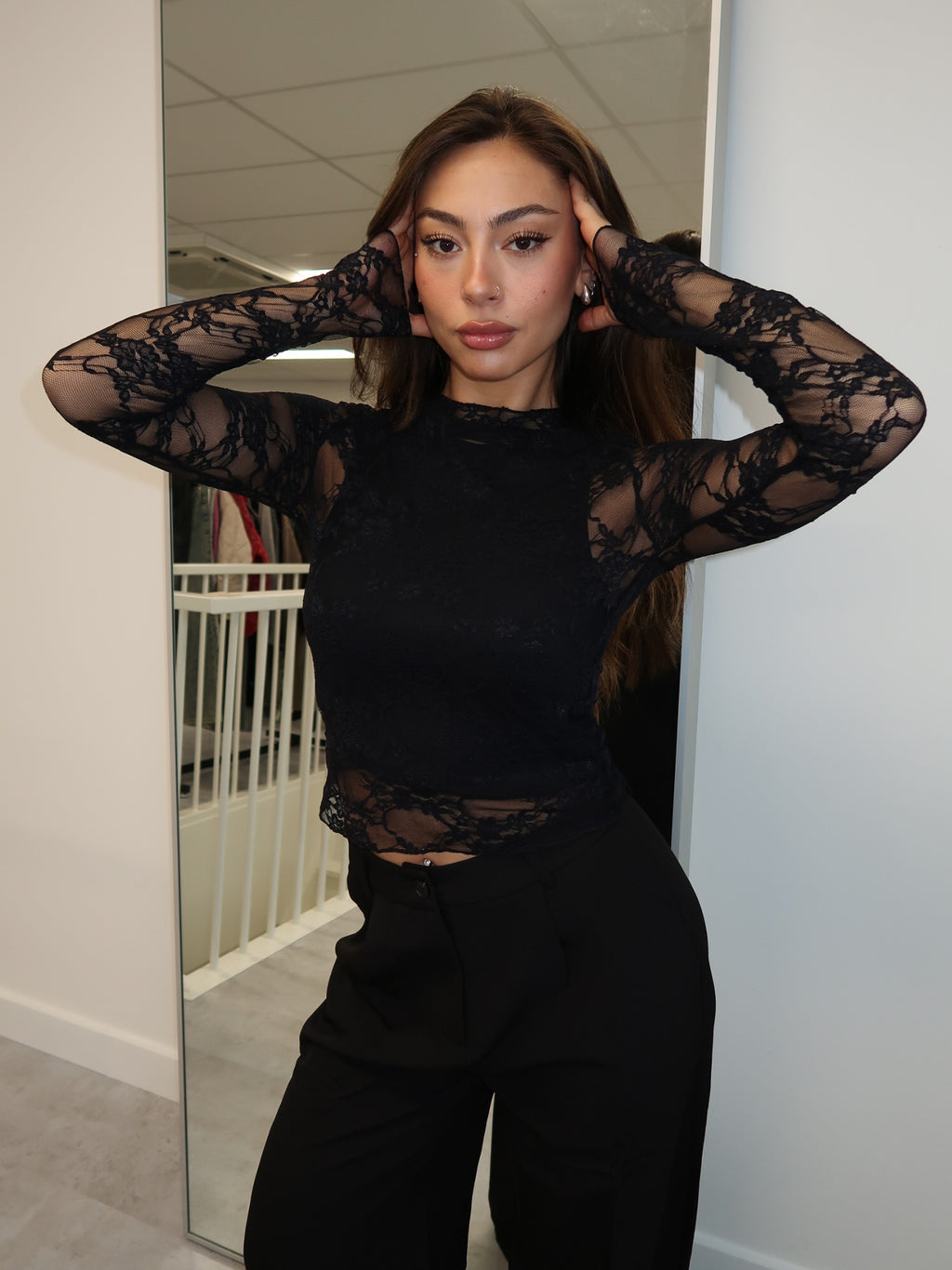 STRETCH LACE TOP BLACK
