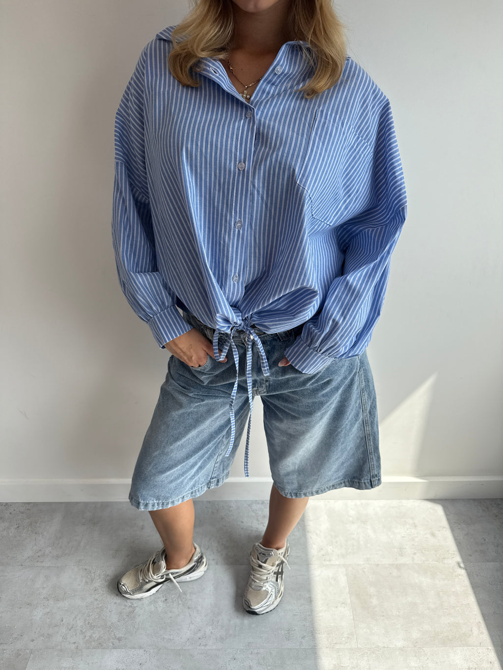 OVERSIZED STRIPE TIE BLOUSE BLUE