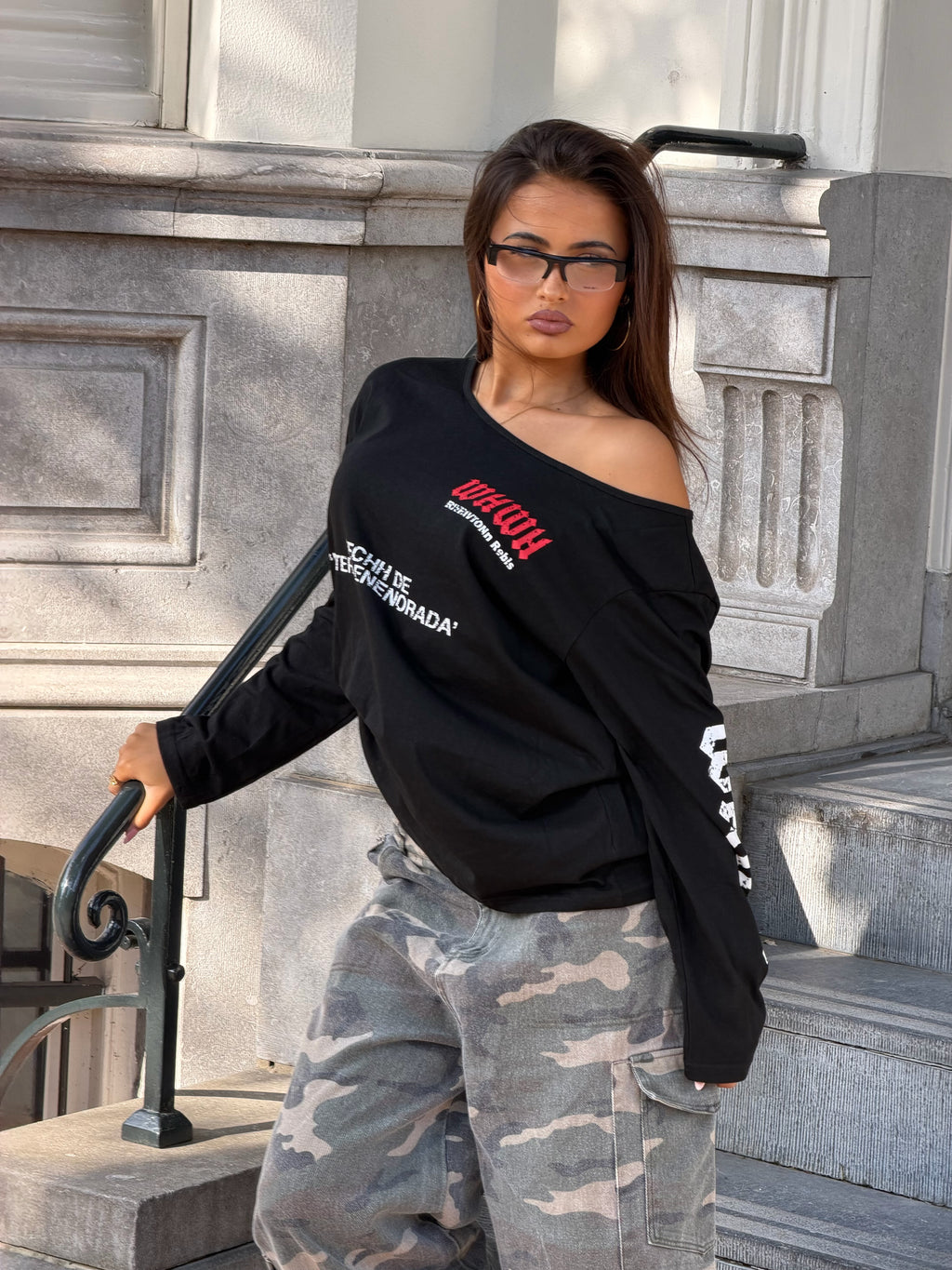 BLACK OFFSHOULDER LONGSLEEVE