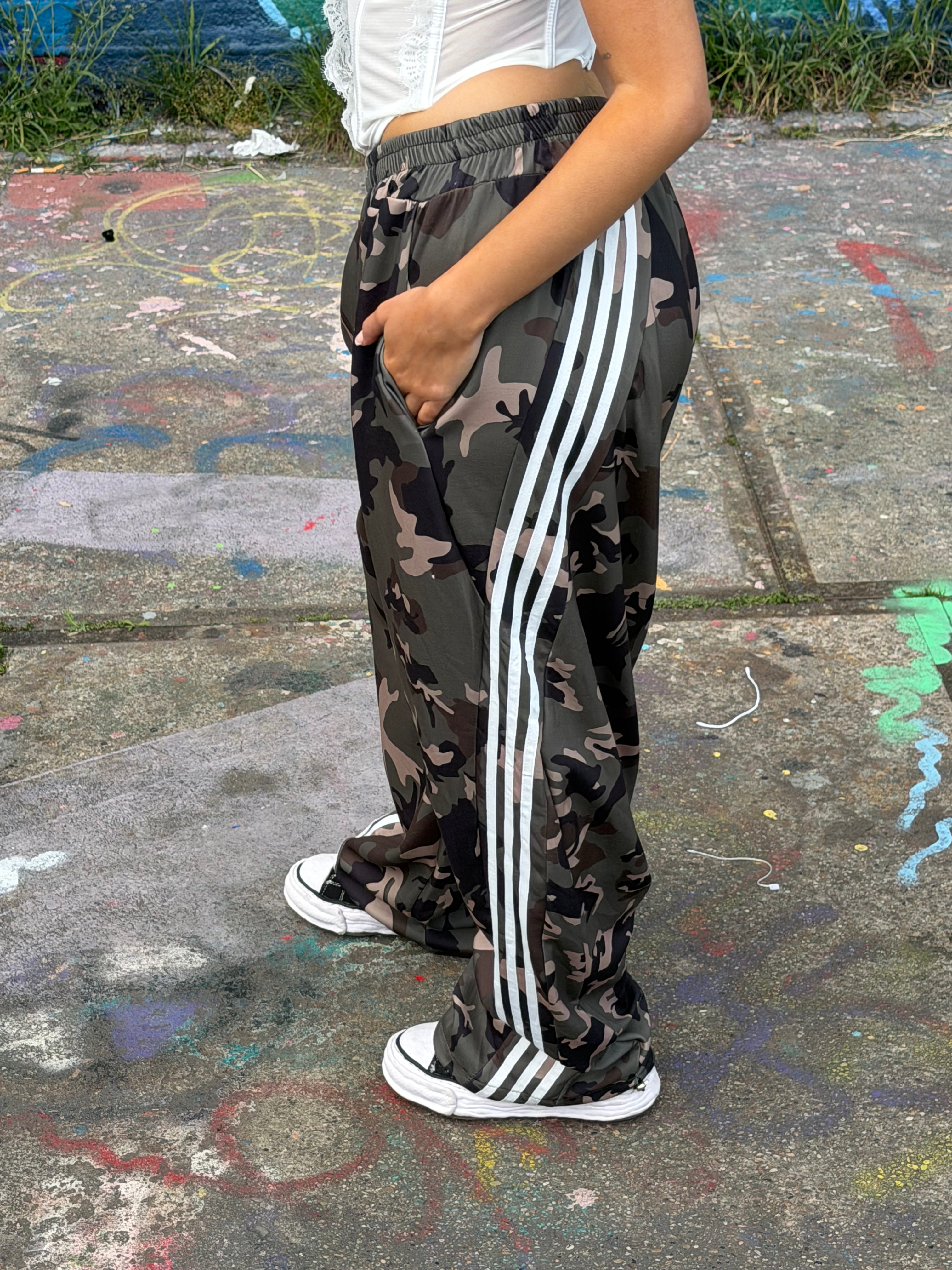 BAGGY STRIPED JOGGER CAMO