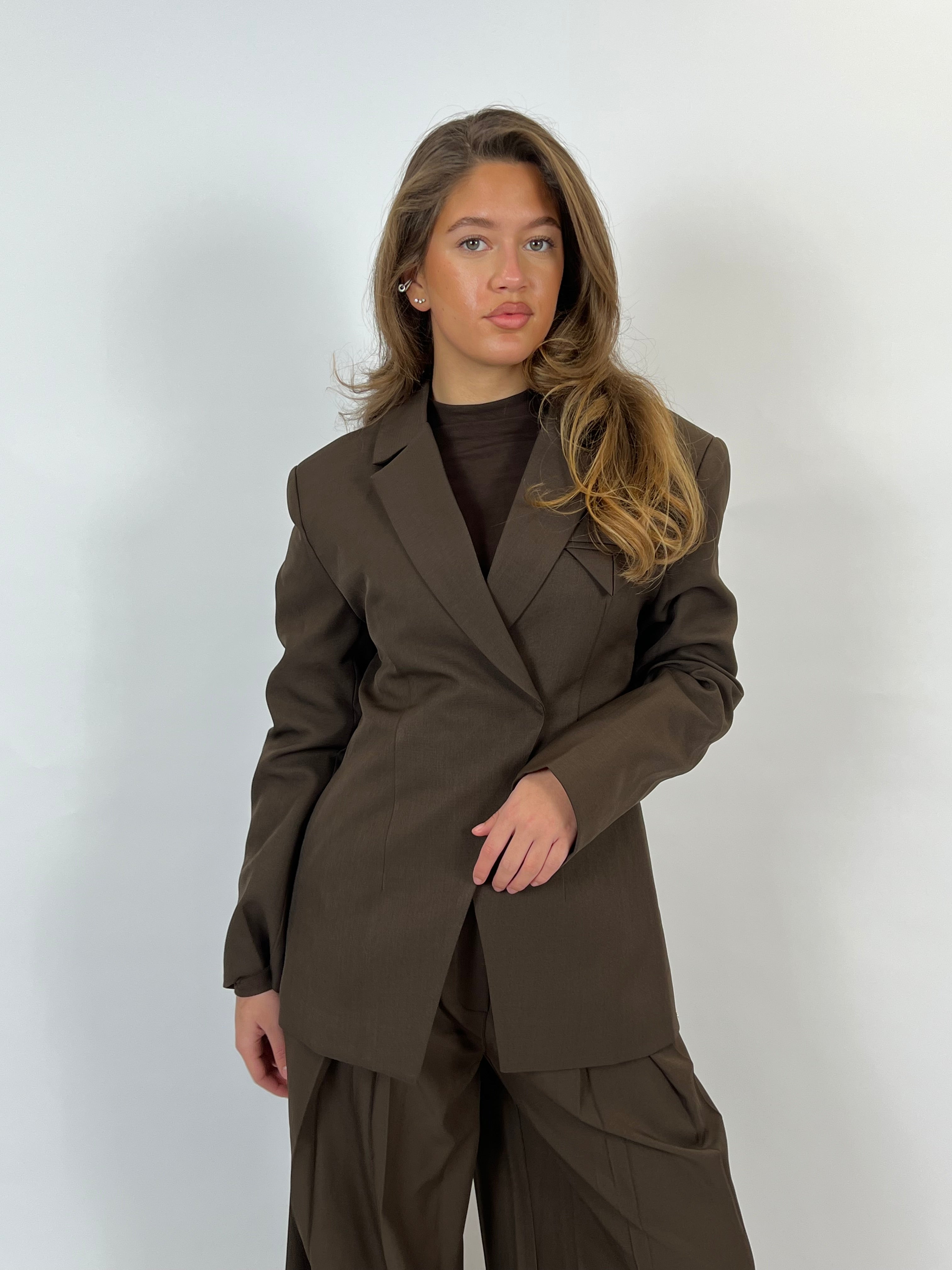 PREMIUM OVERLAP BLAZER CHOCO