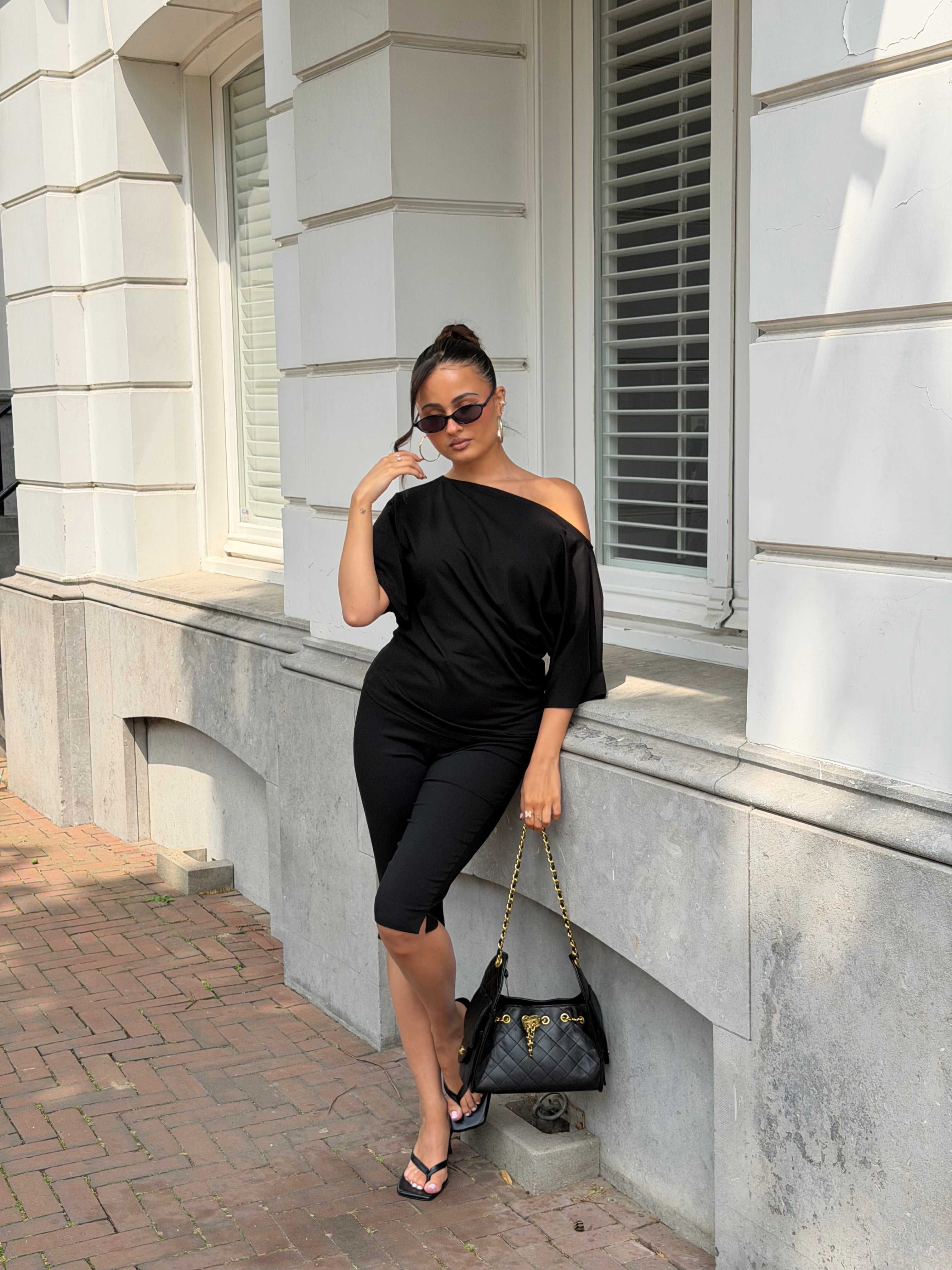FLOWY TEE BLACK