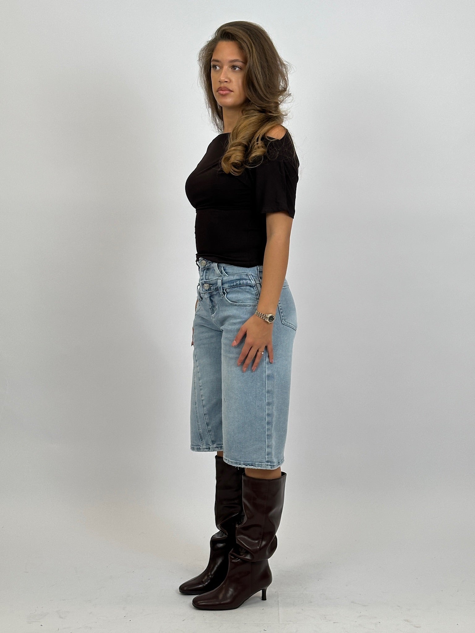 OFFSHOULDER SNATCHED TOP CHOCO