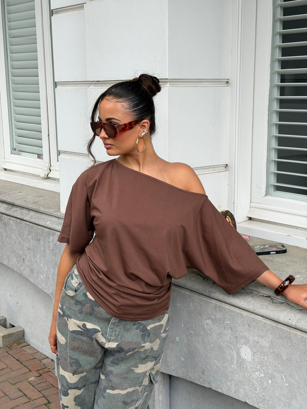 FLOWY TEE BROWN