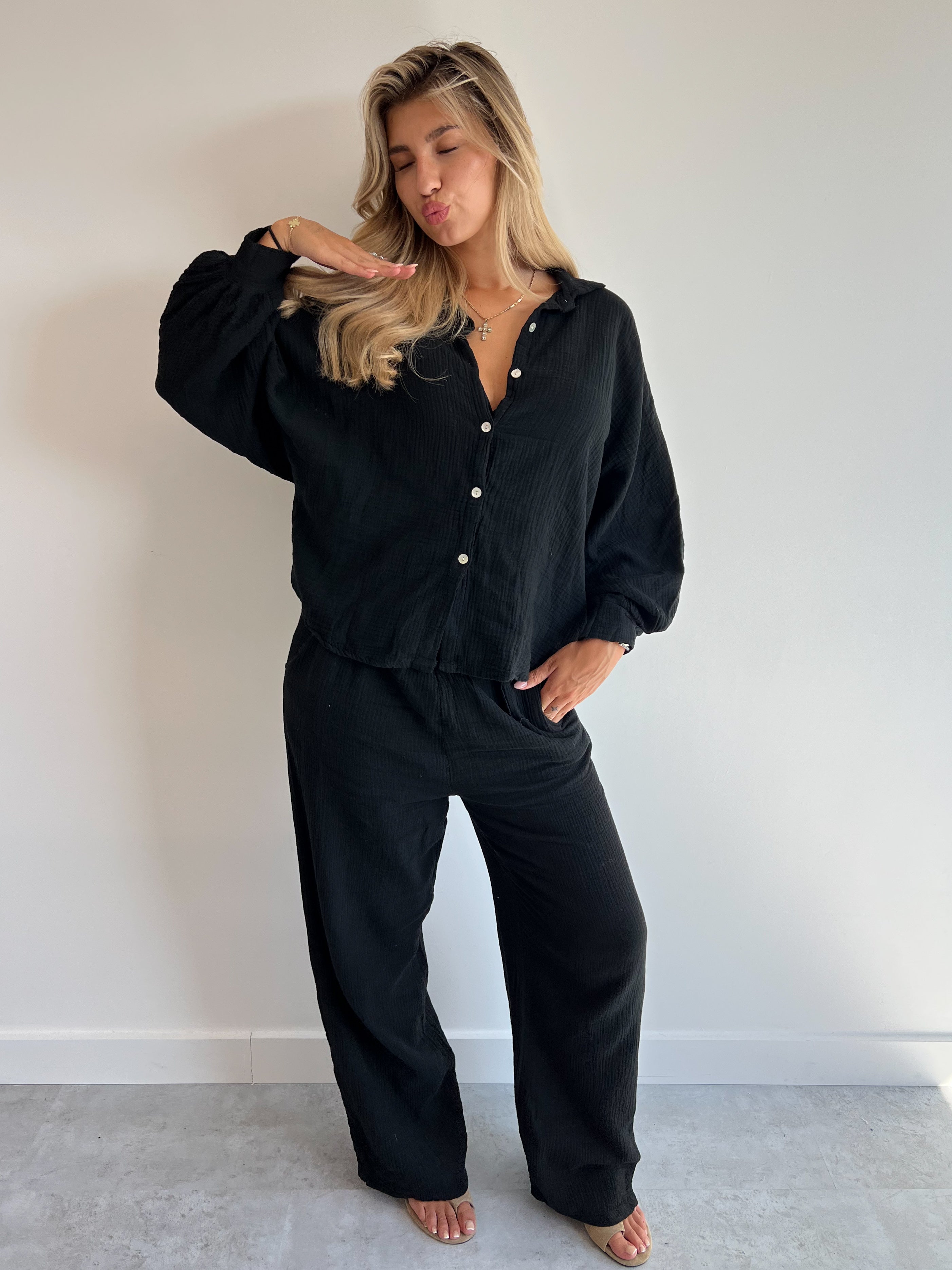 MUSTHAVE LINEN SET BLACK