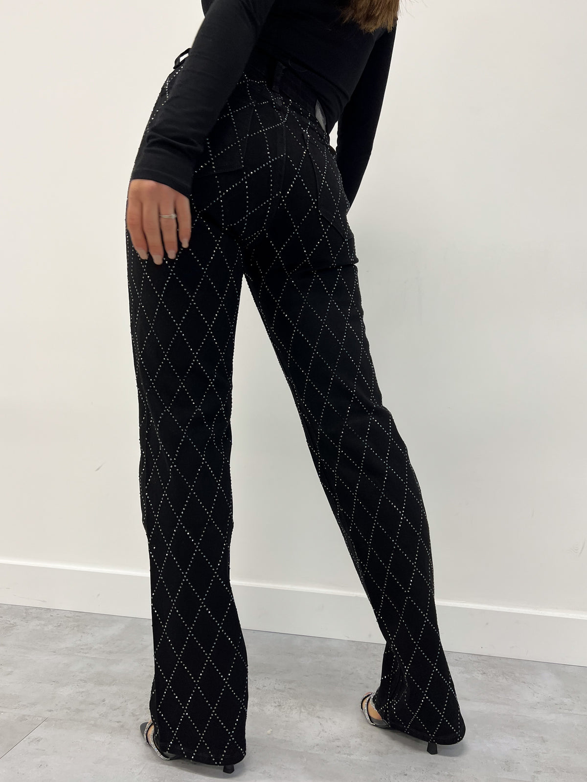 Diamond Ruffled Jeans DIAMOND JEANS BLACK – FEMME FATALE FASHION