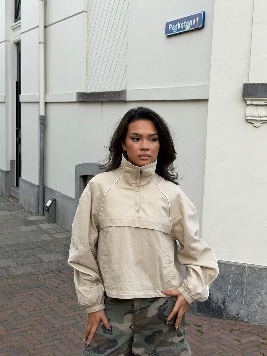 THE WINDBREAKER BEIGE