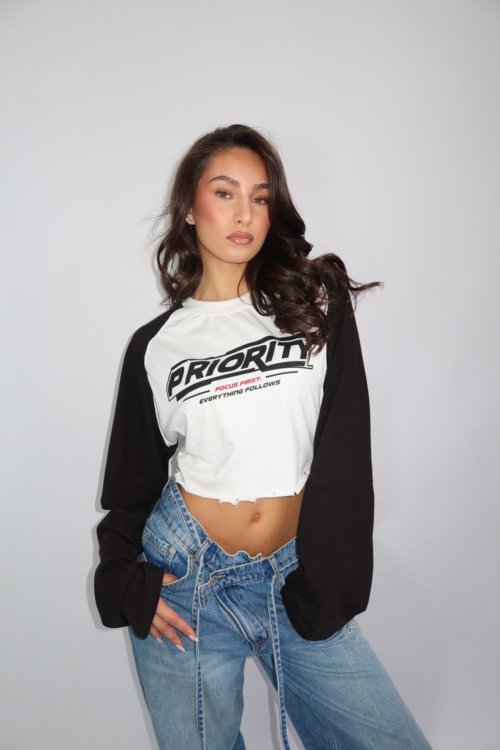 PRIORITY CROP LONGSLEEVE BLACK