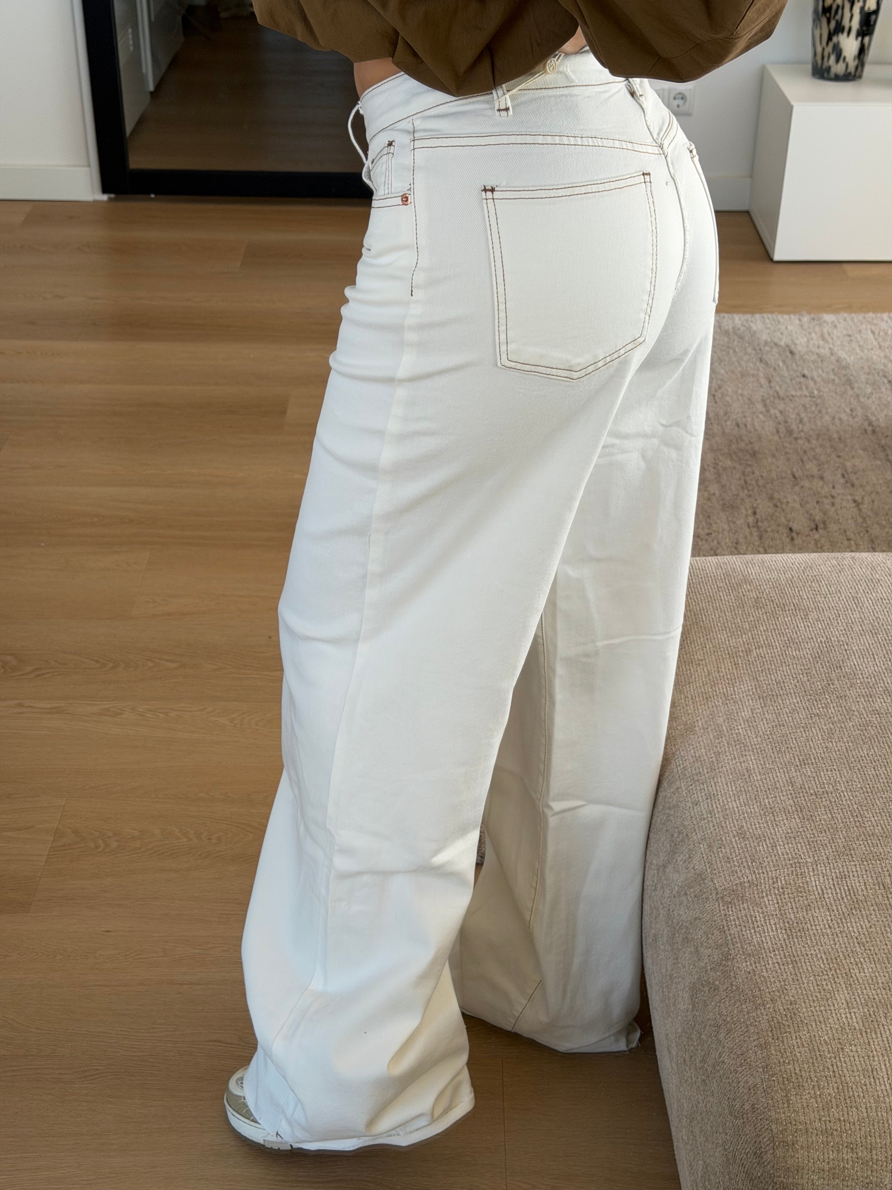 CREAM TALL JEANS BROWN STITCH