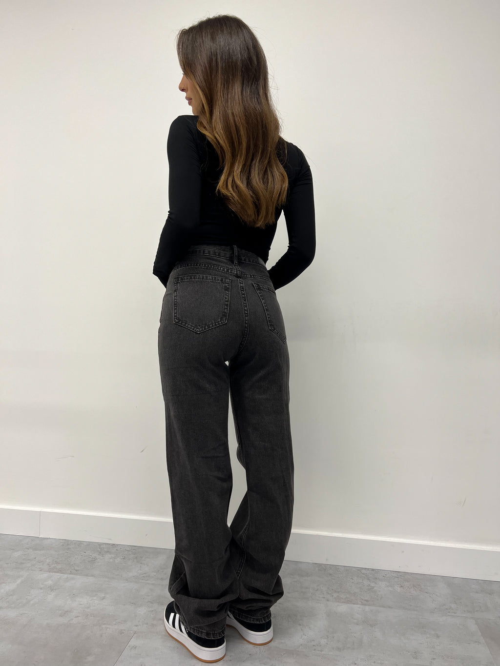 MUSTHAVE DARK GREY STRAIGHT LEG