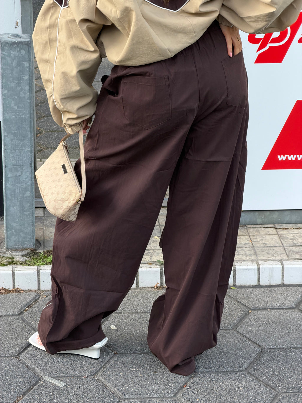 THE WINDBREAKER PANTS CHOCO