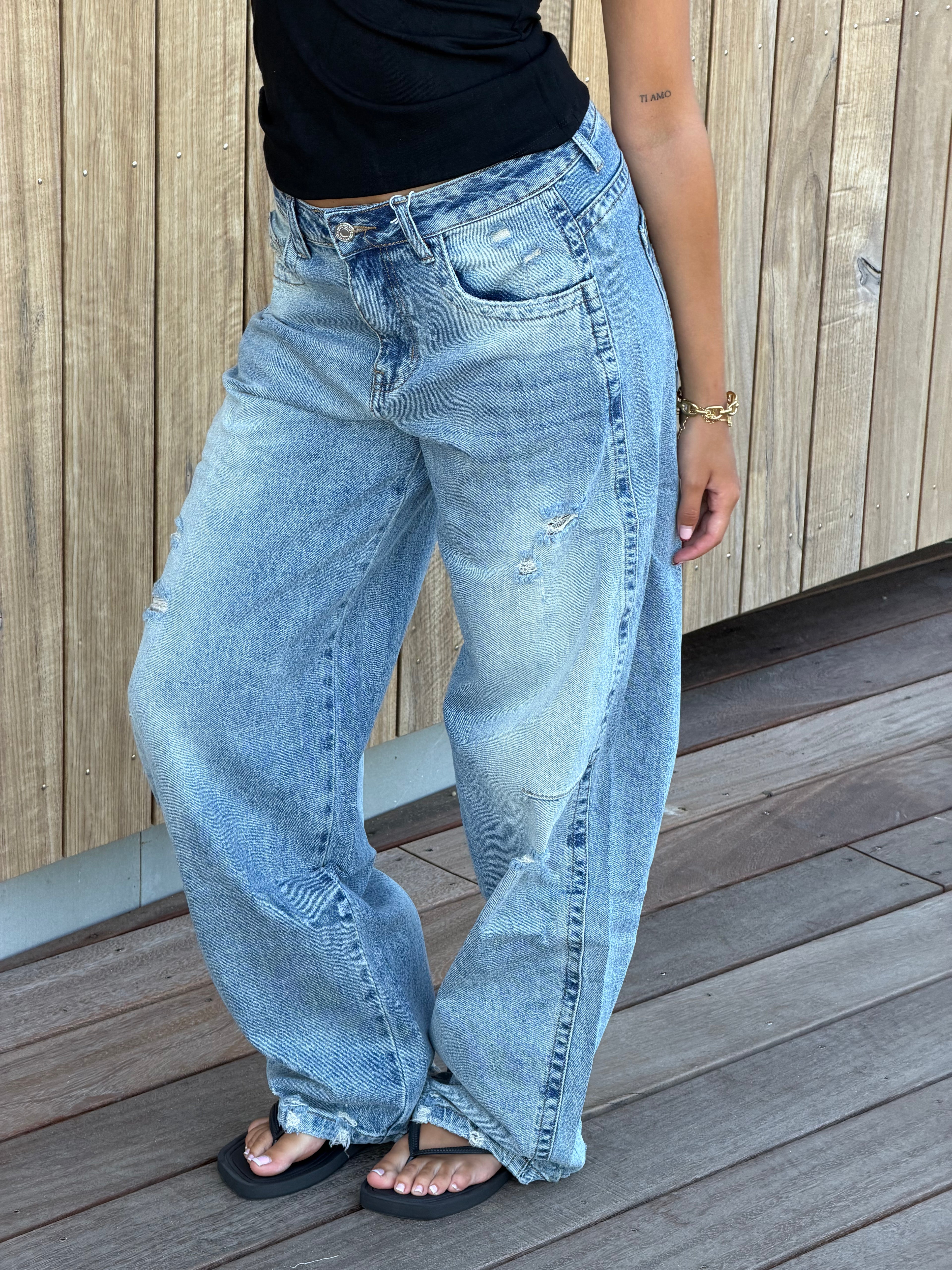 DANE RIPPED BARREL JEANS